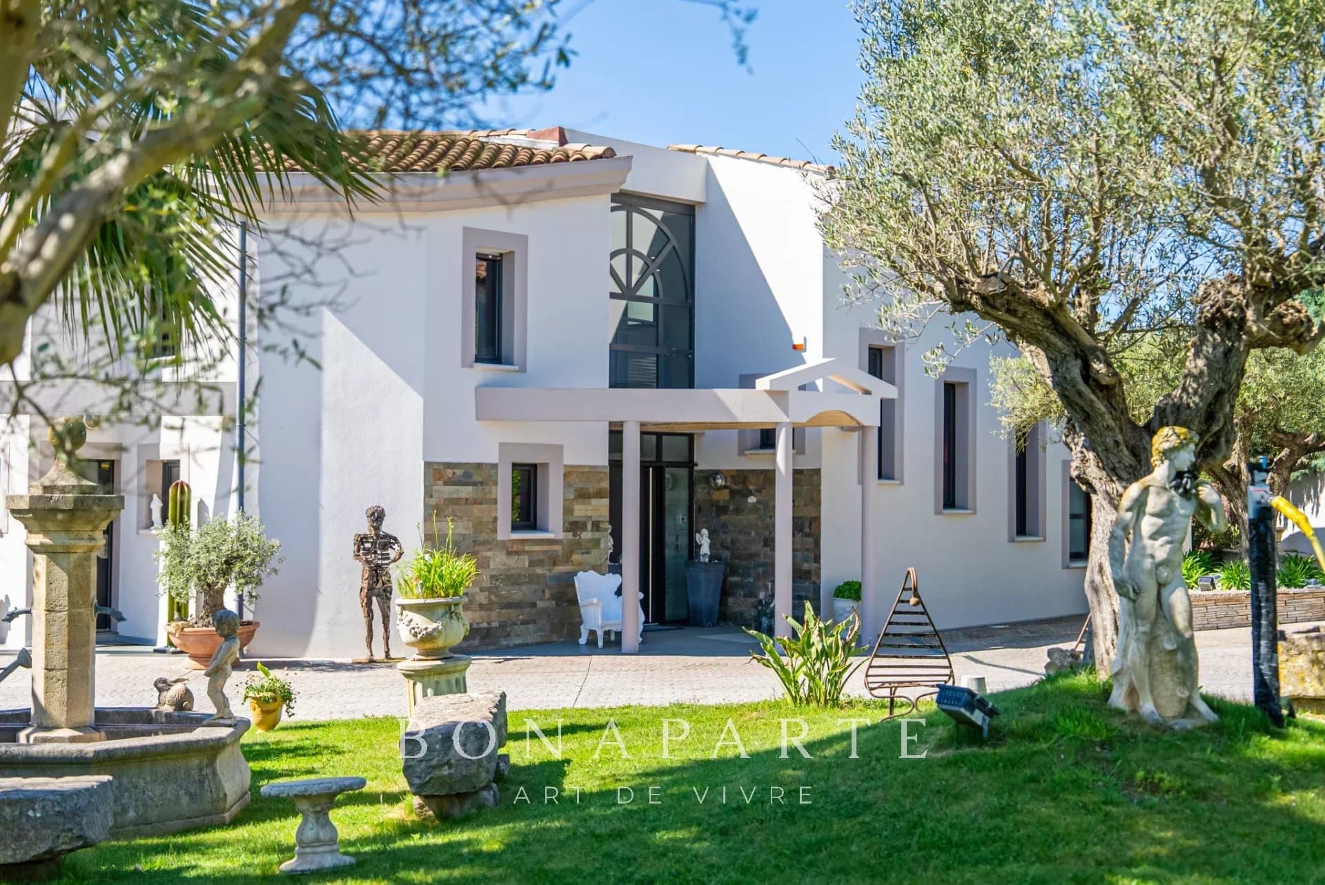 NÎMES - VILLA CONTEMPORAINE AVEC PISCINE ET GRAND GARAGE - Photo 4