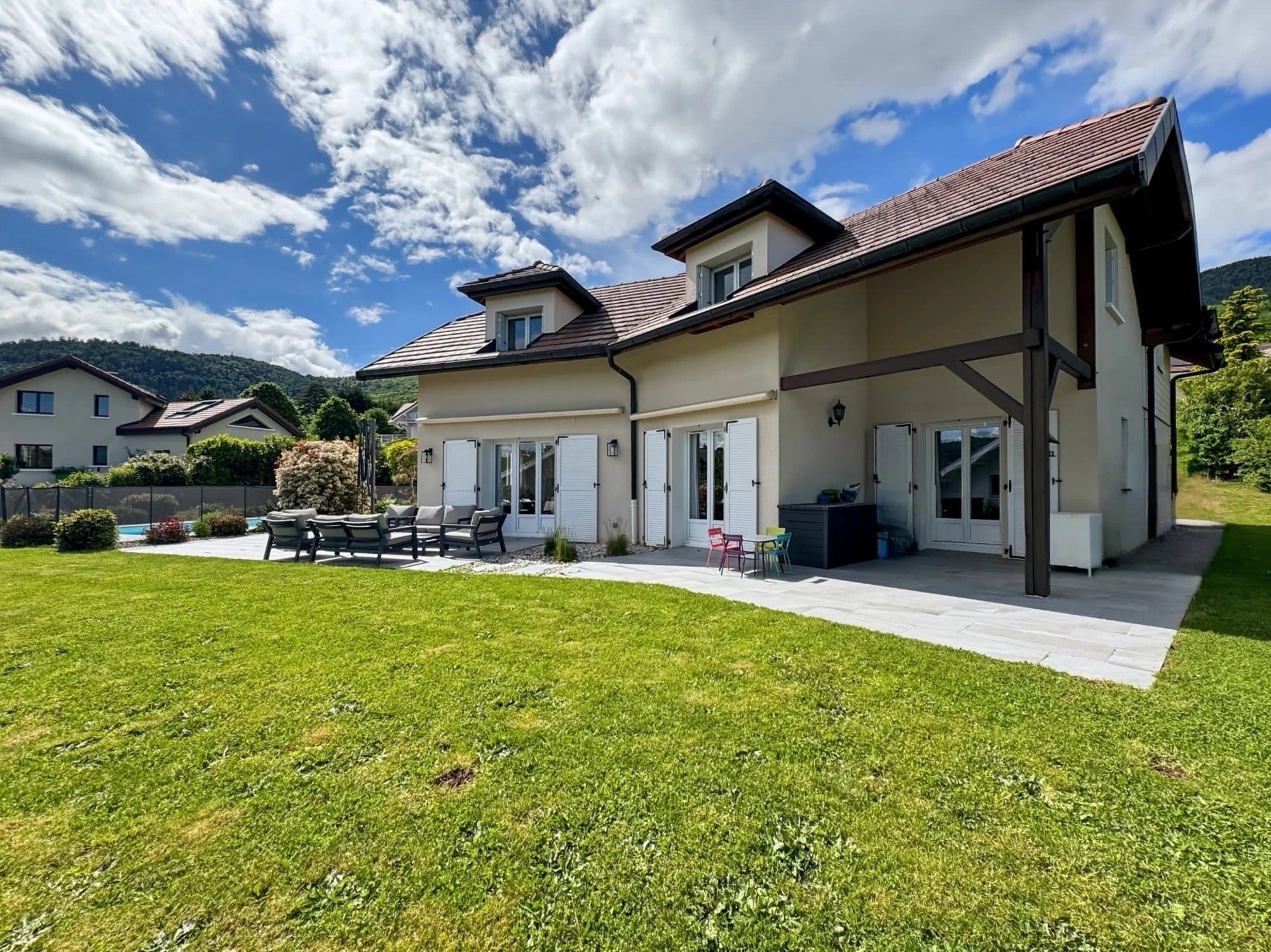 DIVONNE-LES-BAINS, VILLA INDIVIDUELLE P7, BEAU JARDIN, PISCINE, ETAT IRREPROCHABLE - Photo 2
