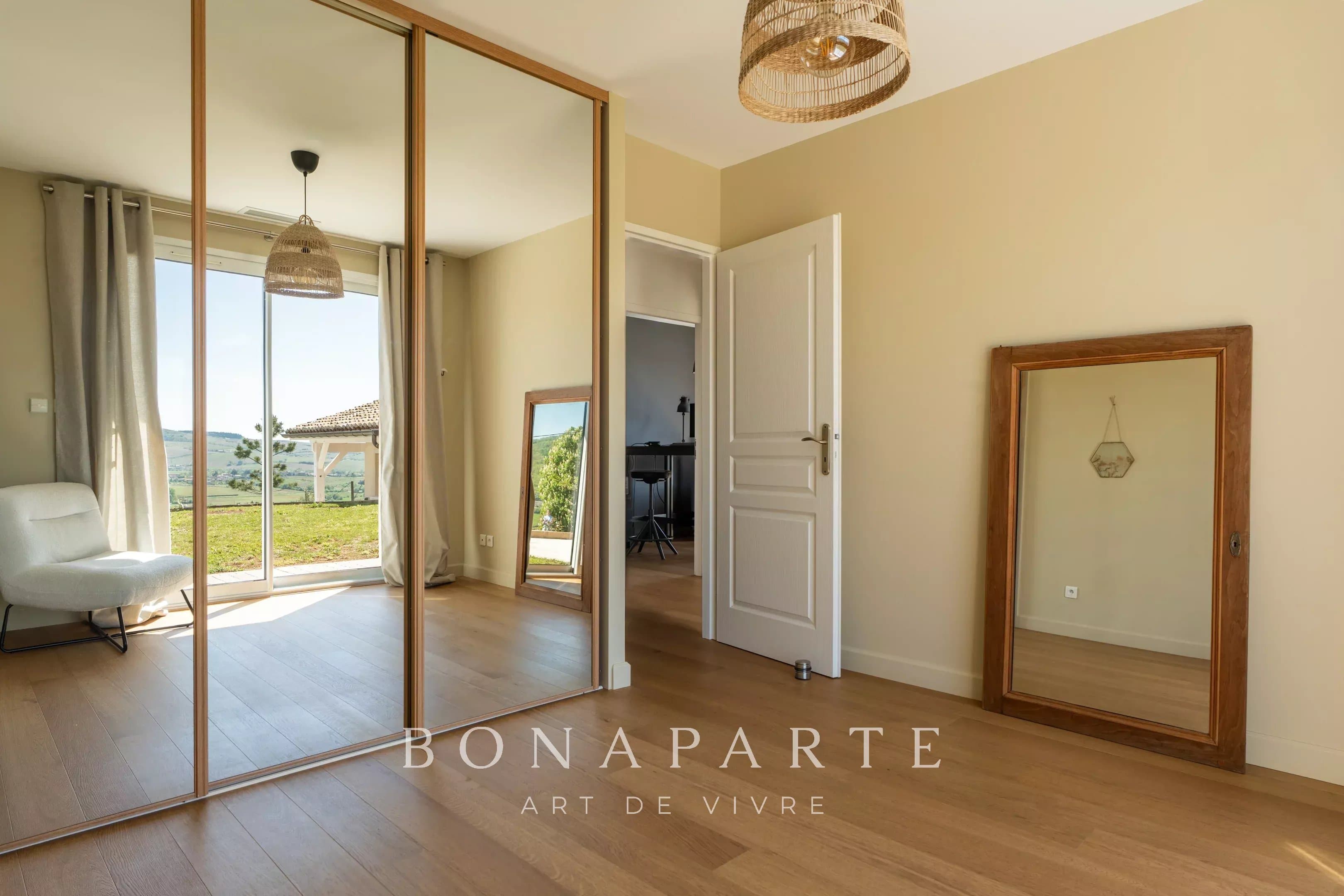 BEAUJOLAIS / AU COEUR DES VIGNES - VILLA D’EXCEPTION - 7 CHAMBRES – RENOVATION DE HAUT STANDING - VUE PANORAMIQUE - Photo 11