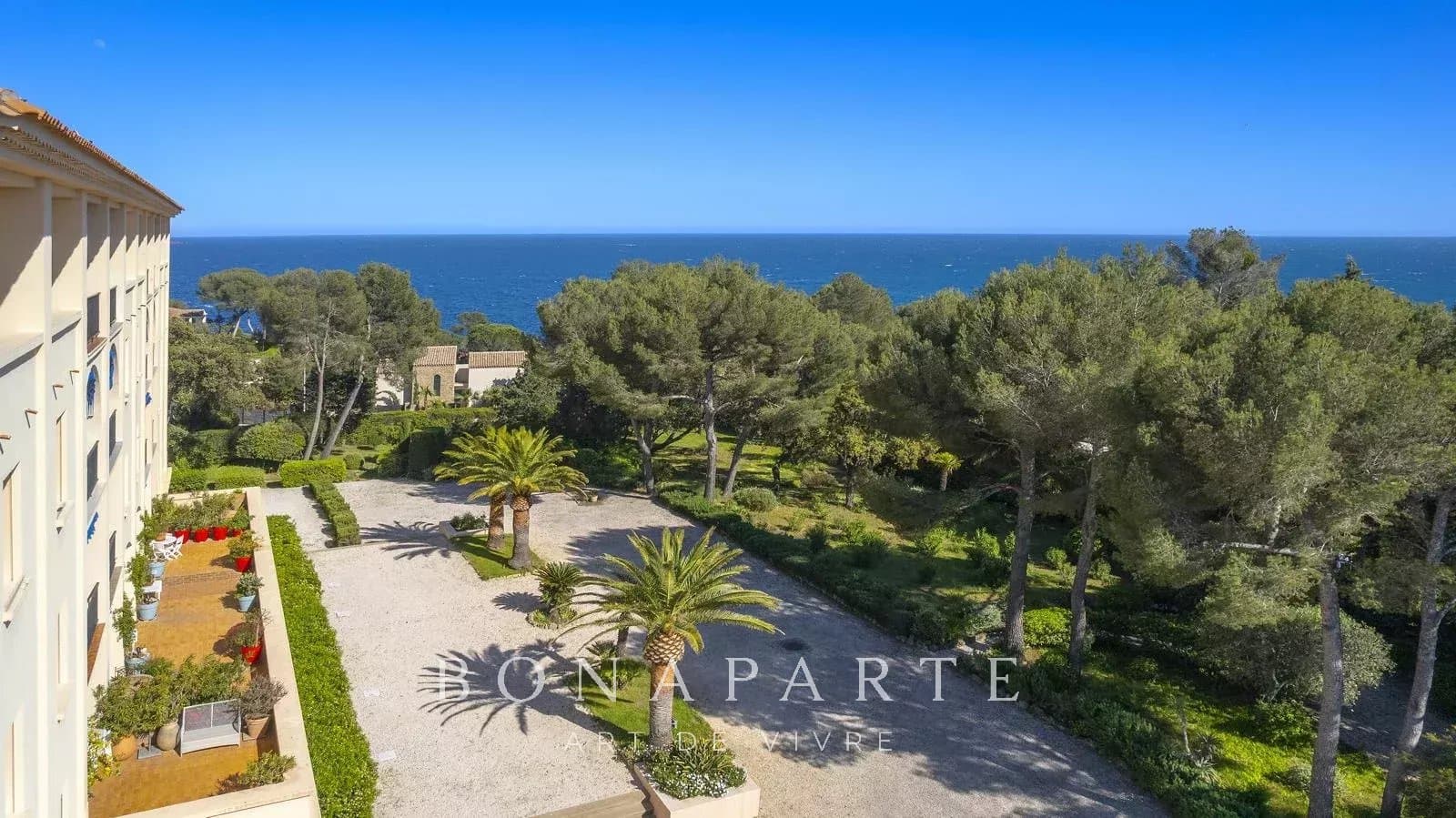 SAINT-RAPHAËL - APPARTEMENT FACE A LA MER - Photo 9