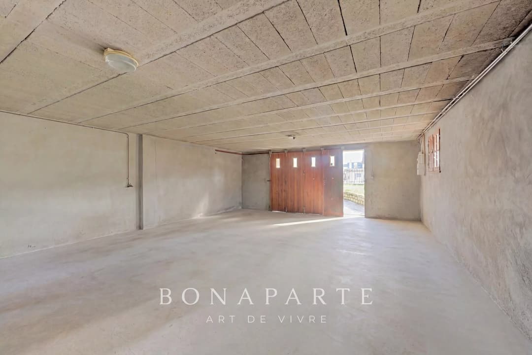 NEUILLY-PLAISANCE - PROPRIÉTÉ D'EXCEPTION : 3 NIVEAUX AVEC DÉPENDANCE SUR 700M2 DE TERRAIN - Photo 14