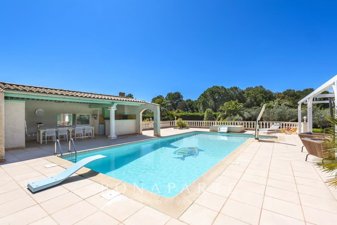Superbe propriété de 257m² environ, située à Roquebrune sur Argens - Photo 14