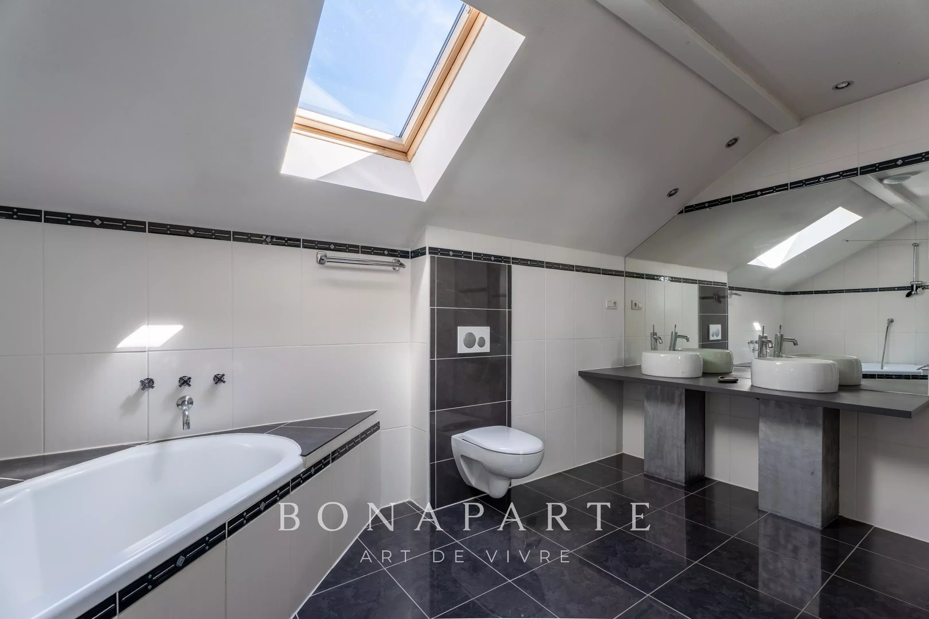 VEIGY-FONCENEX | BELLE MAISON FAMILIALE DE 261m²| A DEUX PAS DE LA FRONTIERE SUISSE - Photo 15