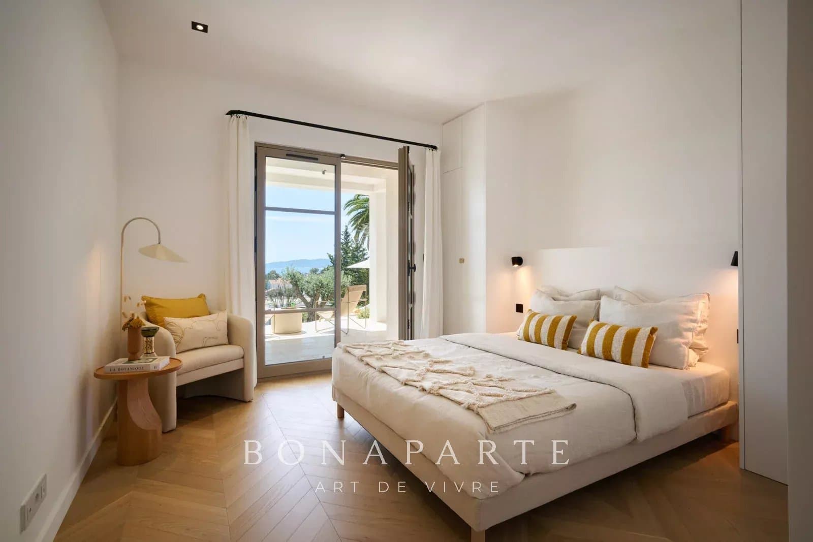 Villa Belle Epoque rénovée avec vue mer dominante, piscine, dépendance et jardin - Photo 15