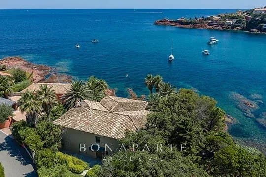 Superbe villa pieds dans l'eau avec accès direct a la mer - Photo 2