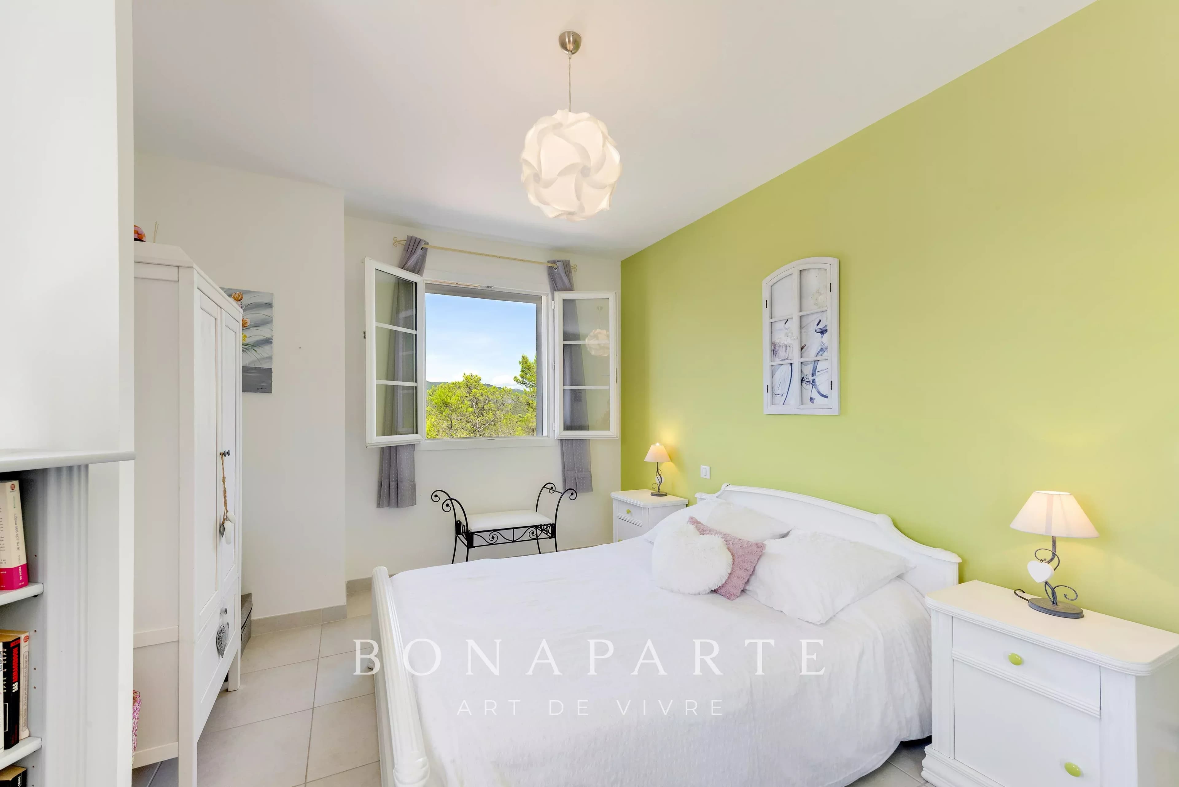 Valescure, villa 4 chambres, secteur résidentiel sécurisé et recherché - Photo 13