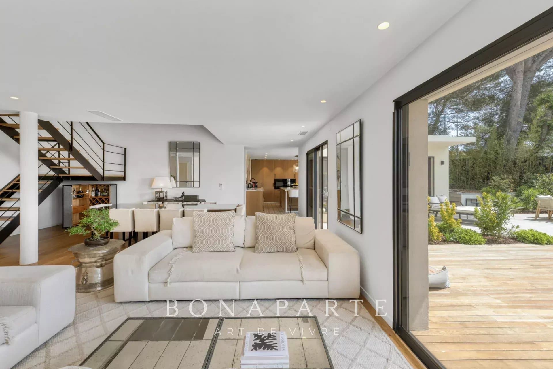 CANNES - MAGNIFIQUE VILLA AVEC PISCINE - ENTIEREMENT RENOVEE - Photo 3