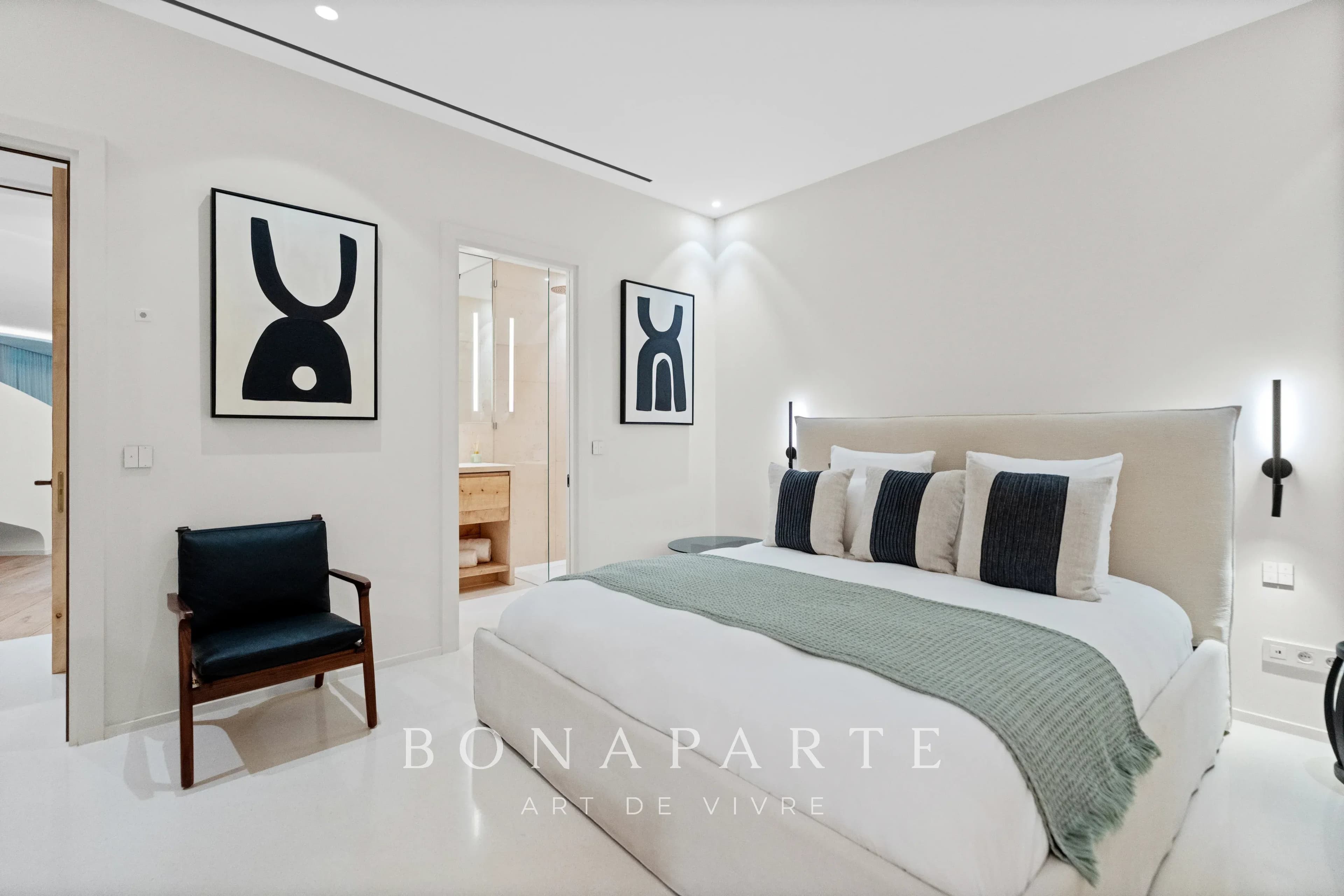 RAMATUELLE – PLAGE DE PAMPELONNE: Villa contemporaine d’exception avec vue panoramique sur la Méditerranée - Photo 20