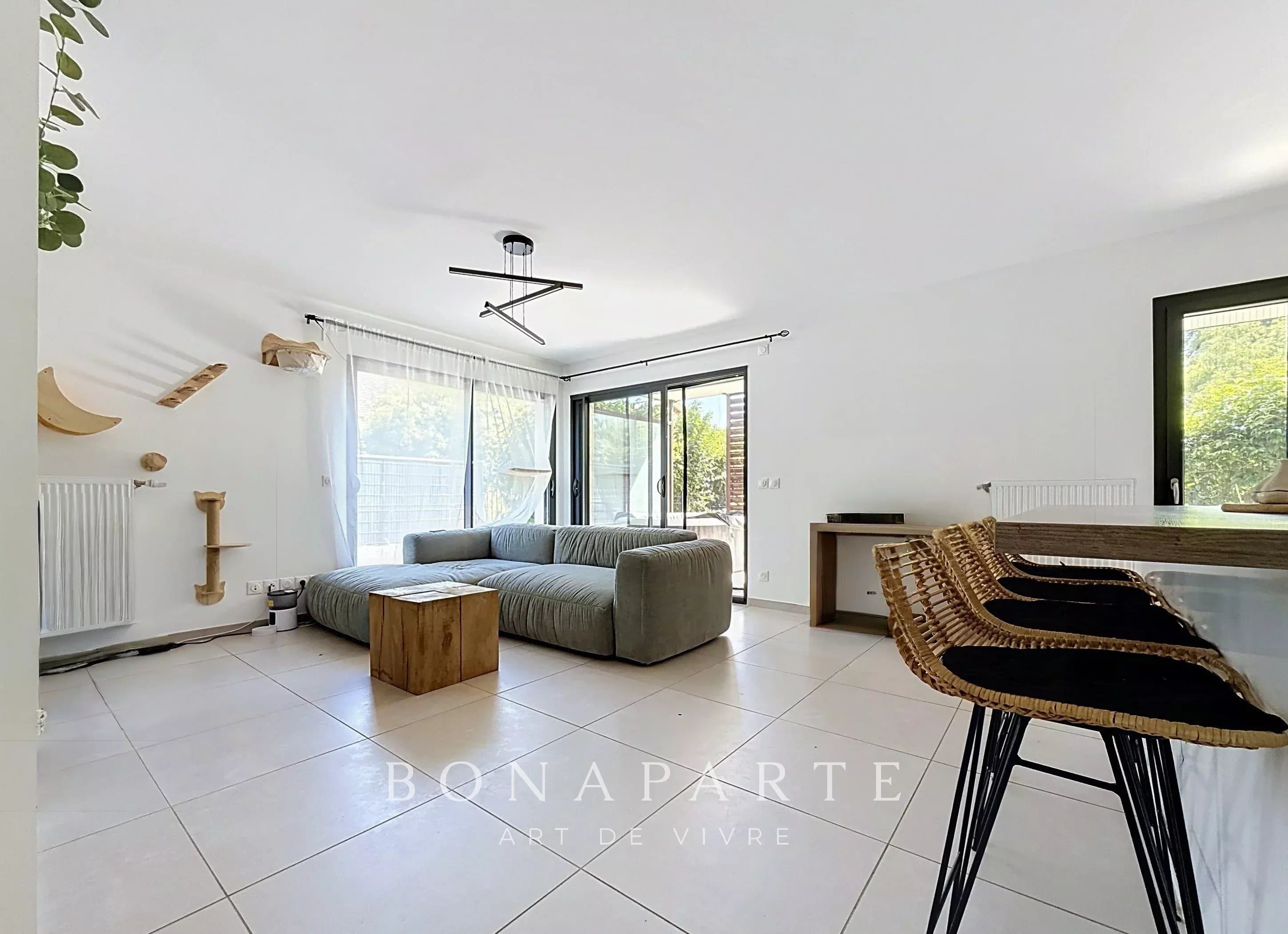 ORNEX – Appartement récent avec terrasse et jardin privatif - Photo 5