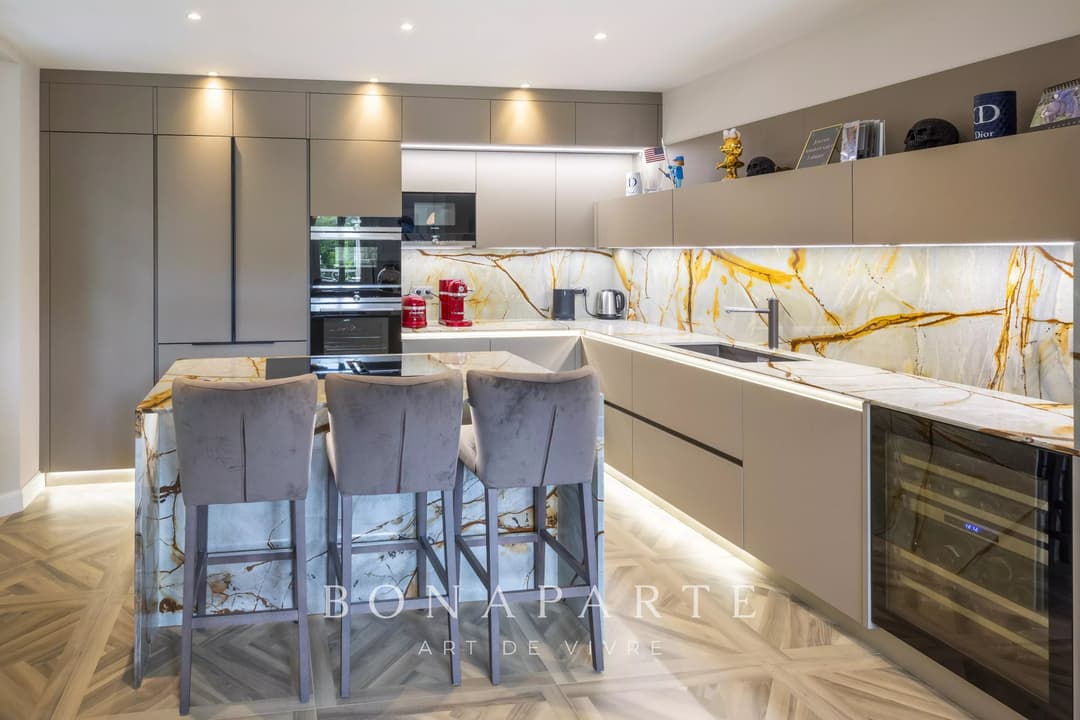 Exclusivité : Villa Belle Époque rénovée – Élégance, mer et emplacement d’exception - Photo 9