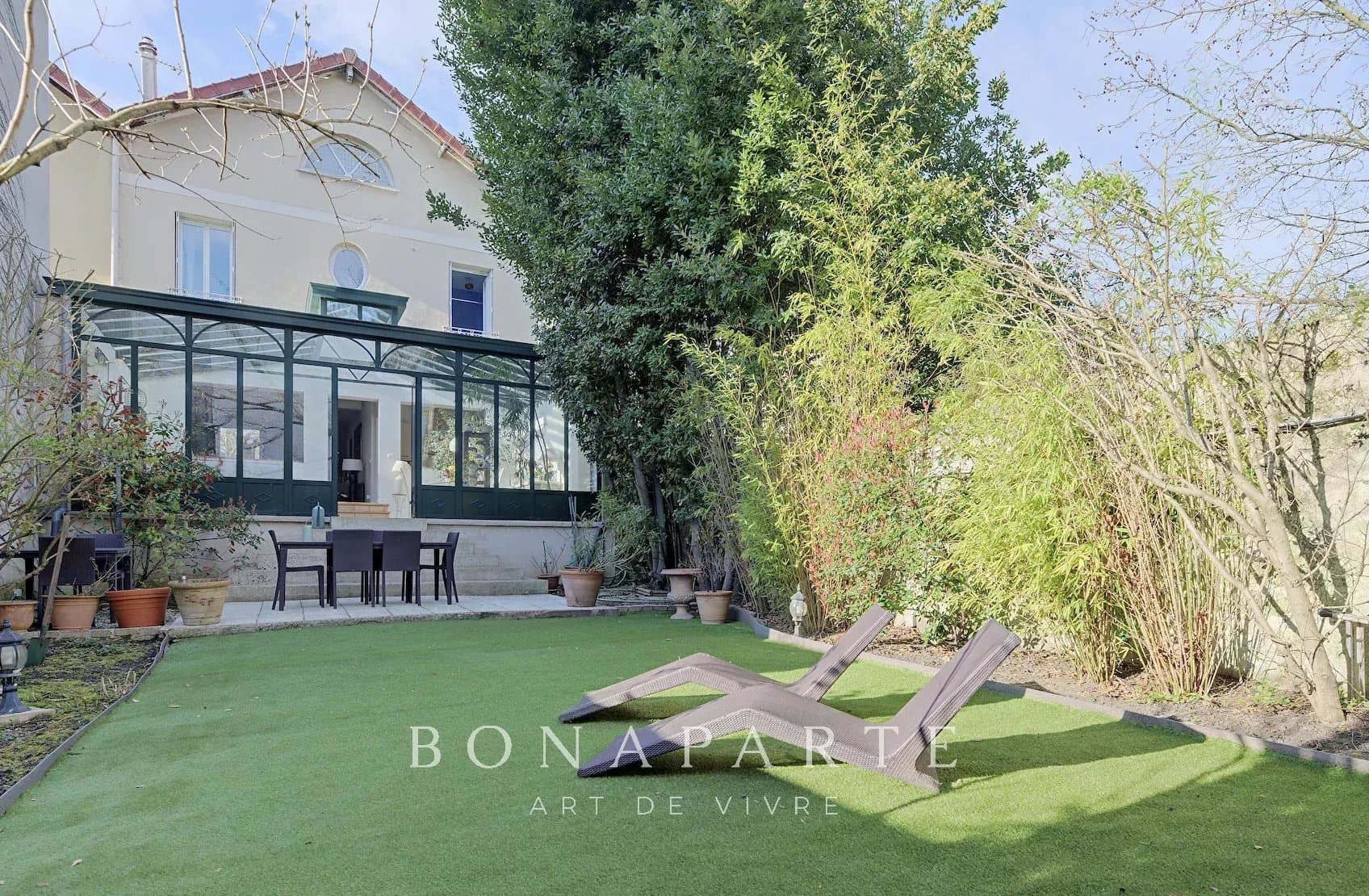 SURESNES - Maison en pierre meulière avec jardin à l’abri des regards – 204 m²