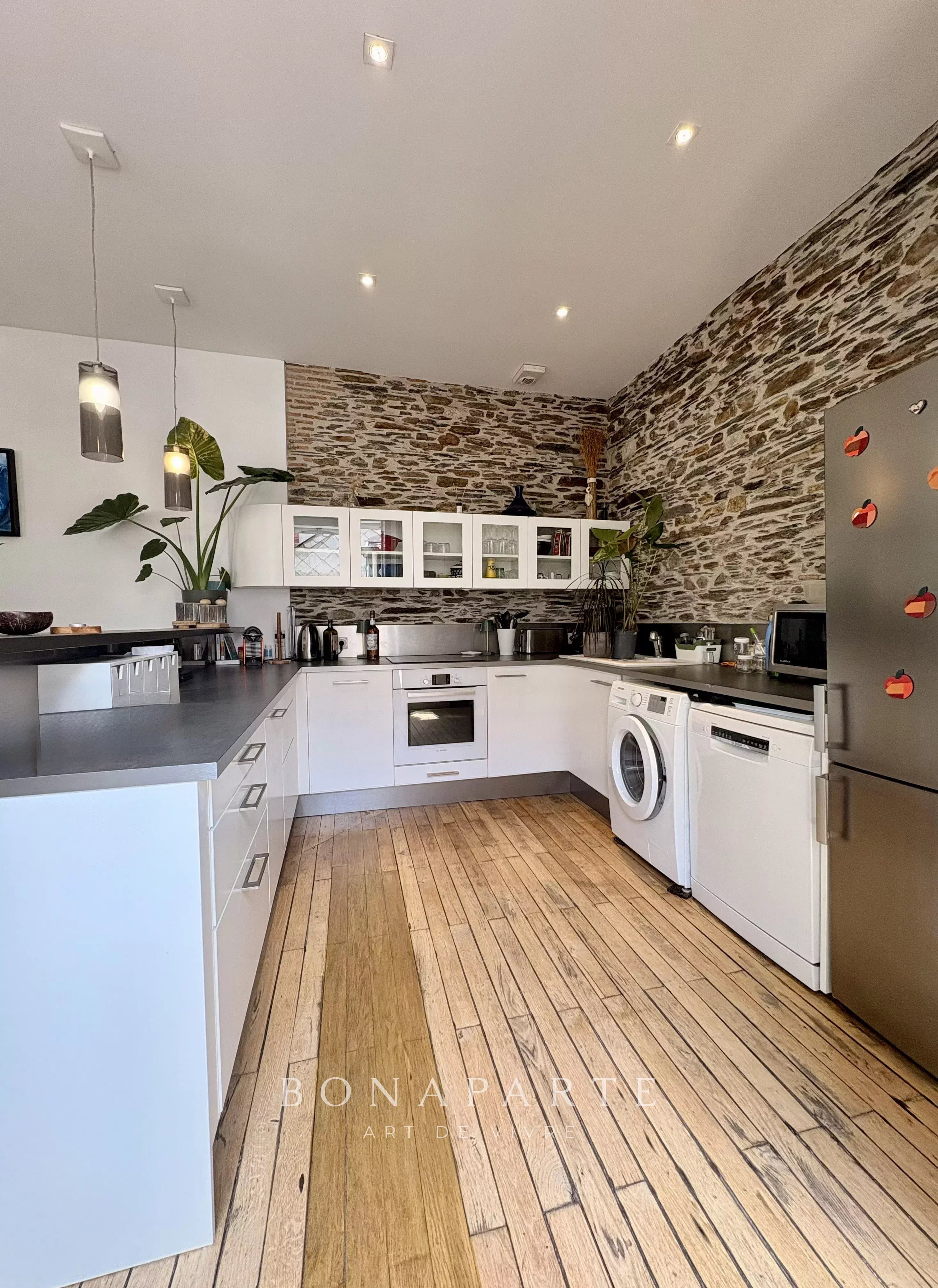 ANGERS – HYPERCENTRE – CHARME DE L’ANCIEN & RÉNOVATION HAUT DE GAMME - Photo 3