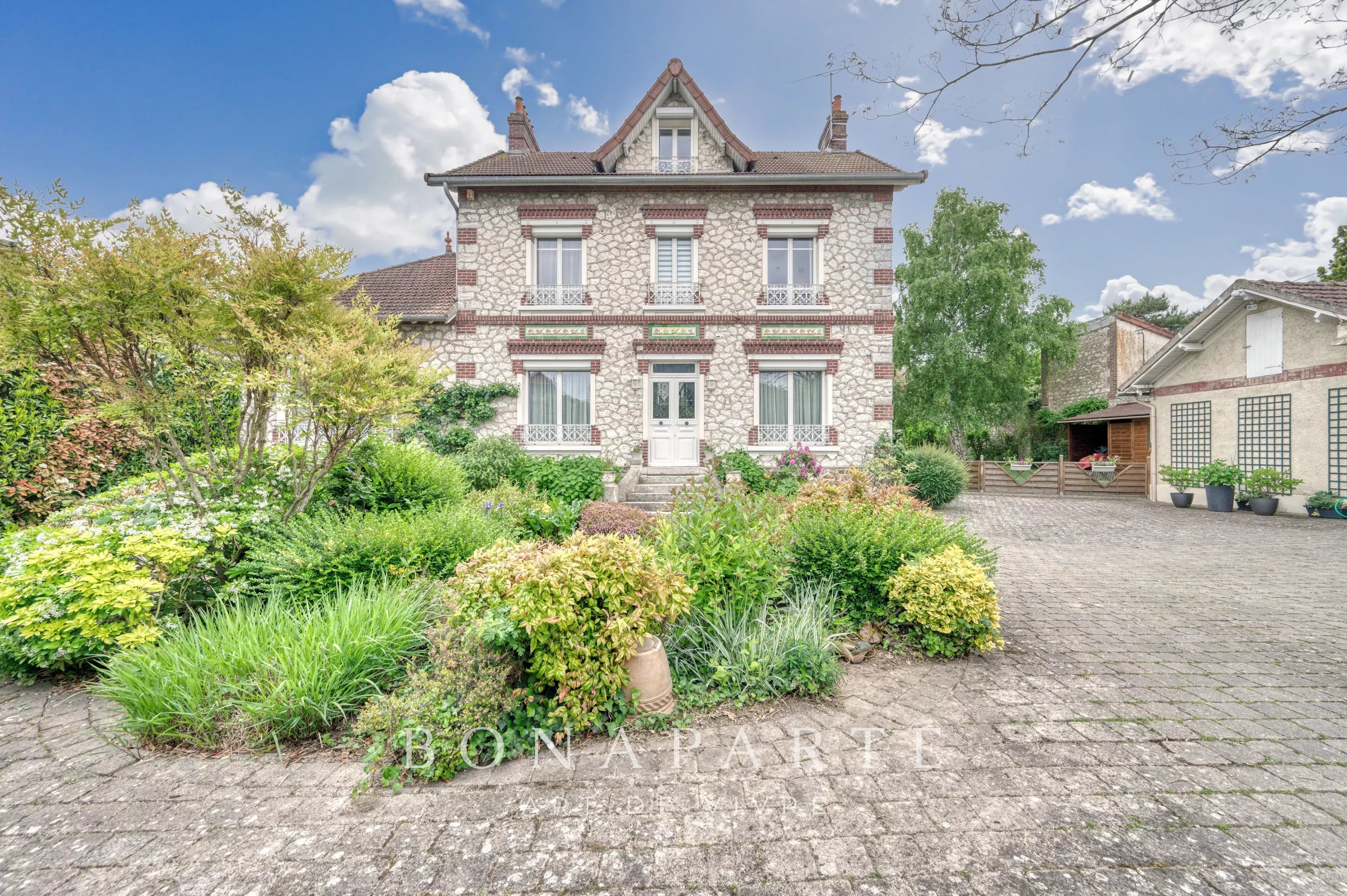 Résidence secondaire à 40 min de Paris – Maison de caractère avec jardin et piscine possible