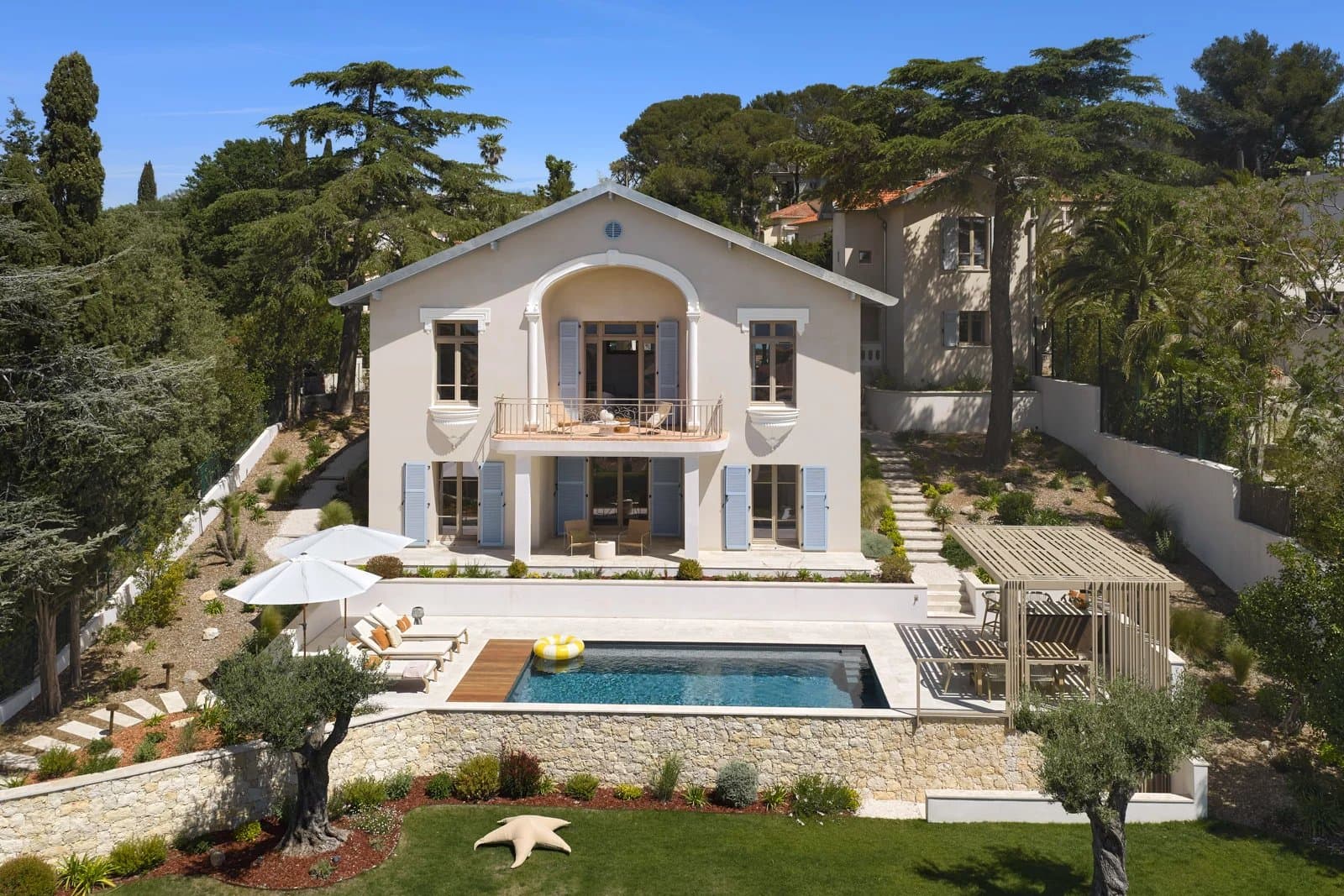 Villa Belle Epoque rénovée avec vue mer dominante, piscine, dépendance et jardin - Photo 1