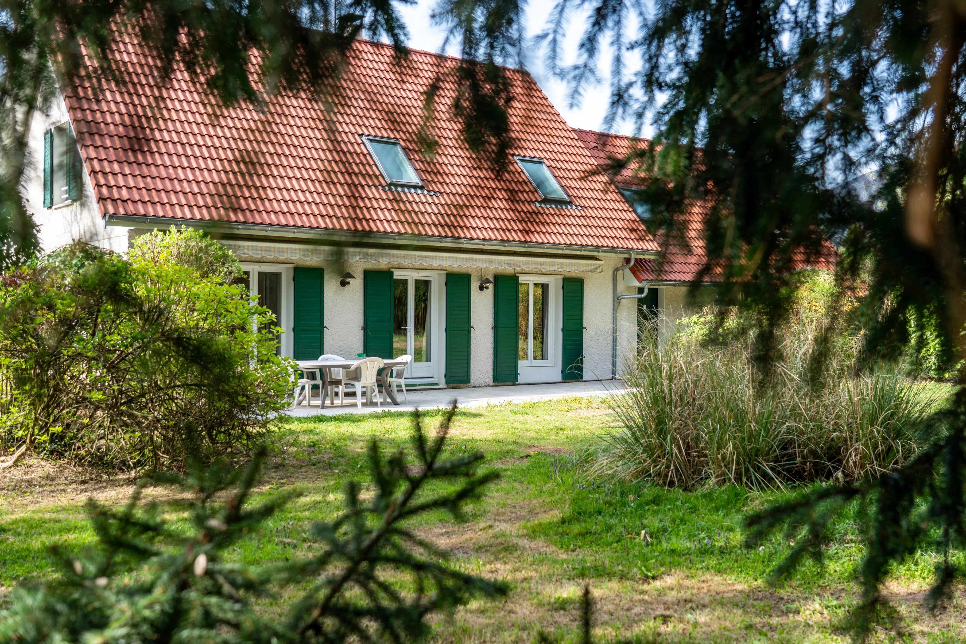 ÉCHENEVEX – MAISON FAMILIALE DANS UN ENVIRONNEMENT RECHERCHÉ - Photo 2