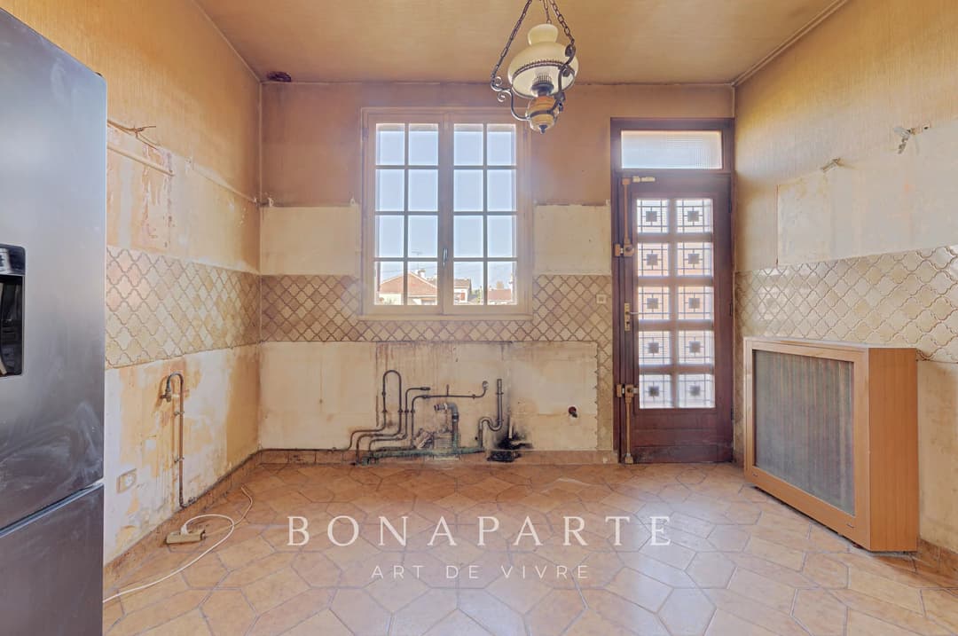 NEUILLY-PLAISANCE - PROPRIÉTÉ D'EXCEPTION : 3 NIVEAUX AVEC DÉPENDANCE SUR 700M2 DE TERRAIN - Photo 9