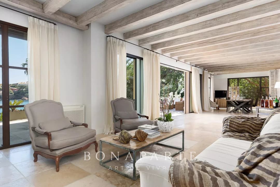 Superbe villa pieds dans l'eau avec accès direct a la mer - Photo 7