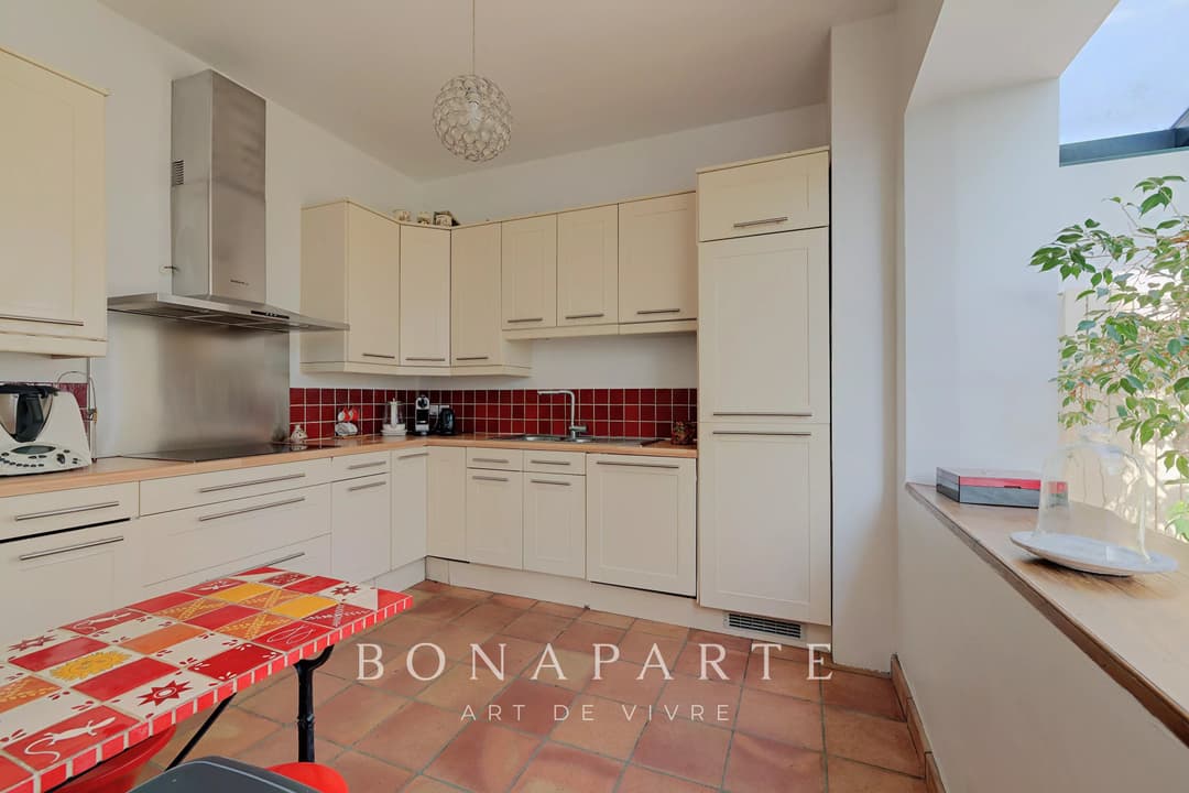 SURESNES - Maison en pierre meulière avec jardin à l’abri des regards – 204 m² - Photo 5