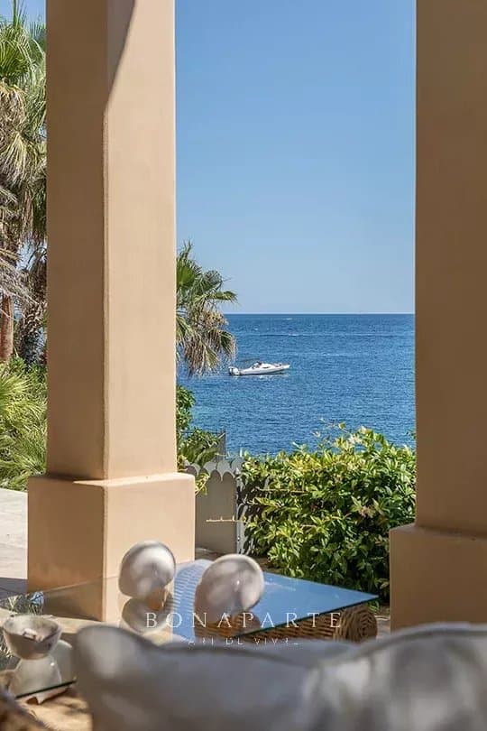 Superbe villa pieds dans l'eau avec accès direct a la mer - Photo 23