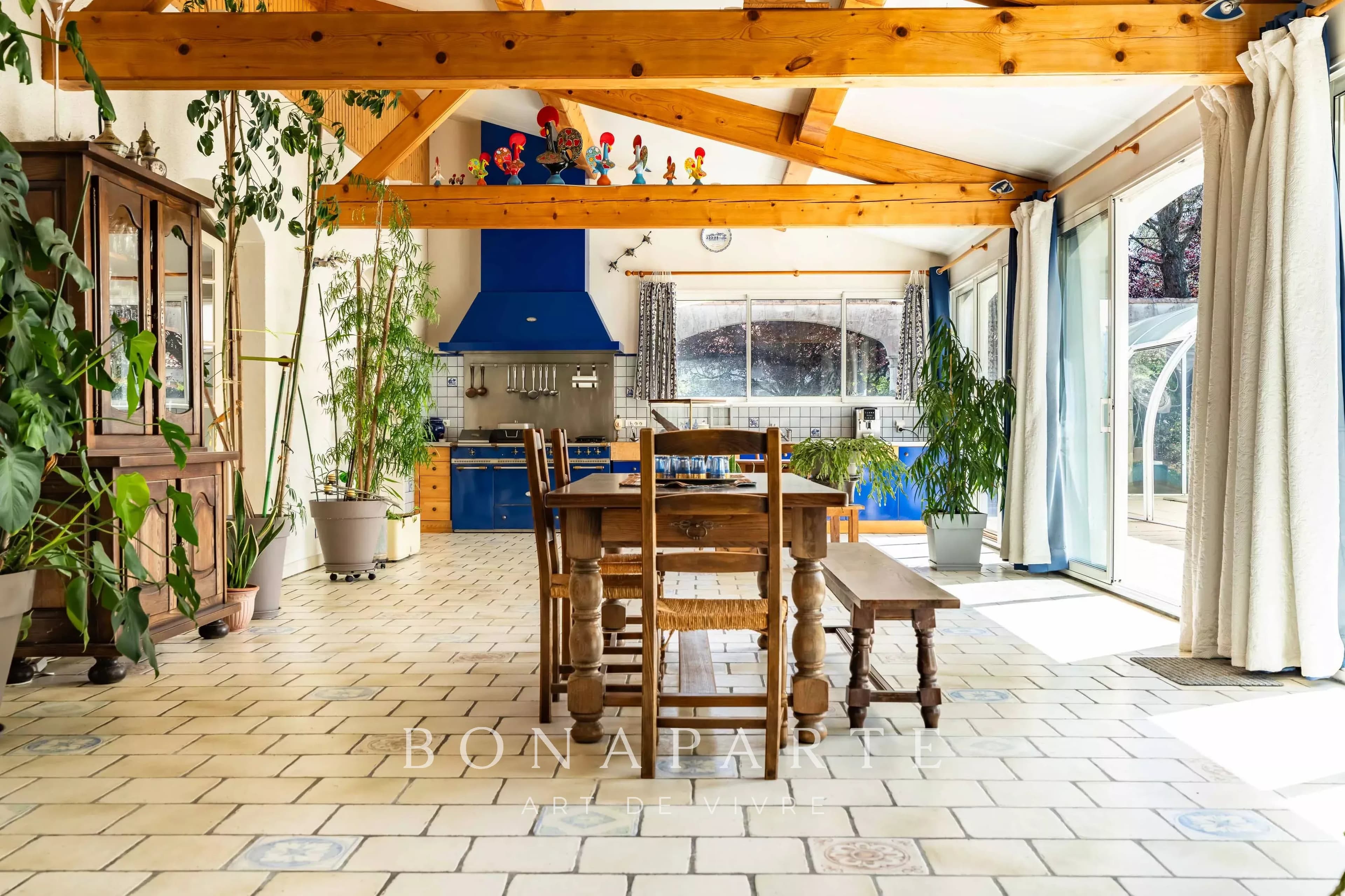 MAISON DE CARACTÈRE AVEC PISCINE COUVERTE ET FORT POTENTIEL DE VIE — ENTRE MARAIS POITEVIN, LA ROCHELLE ET PUY DU FOU - Photo 16