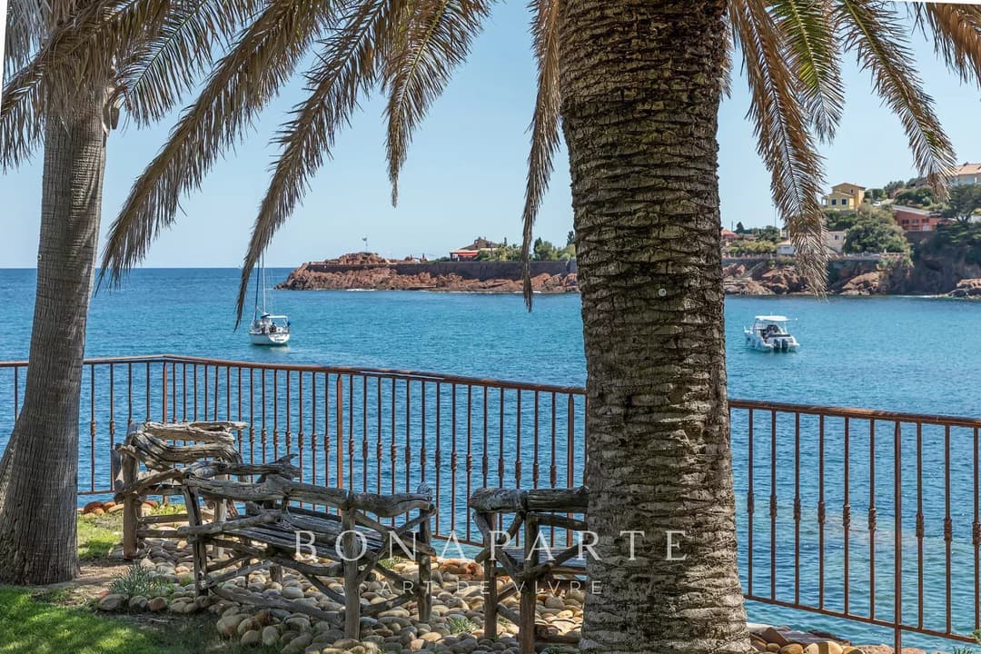 Superbe villa pieds dans l'eau avec accès direct a la mer - Photo 14