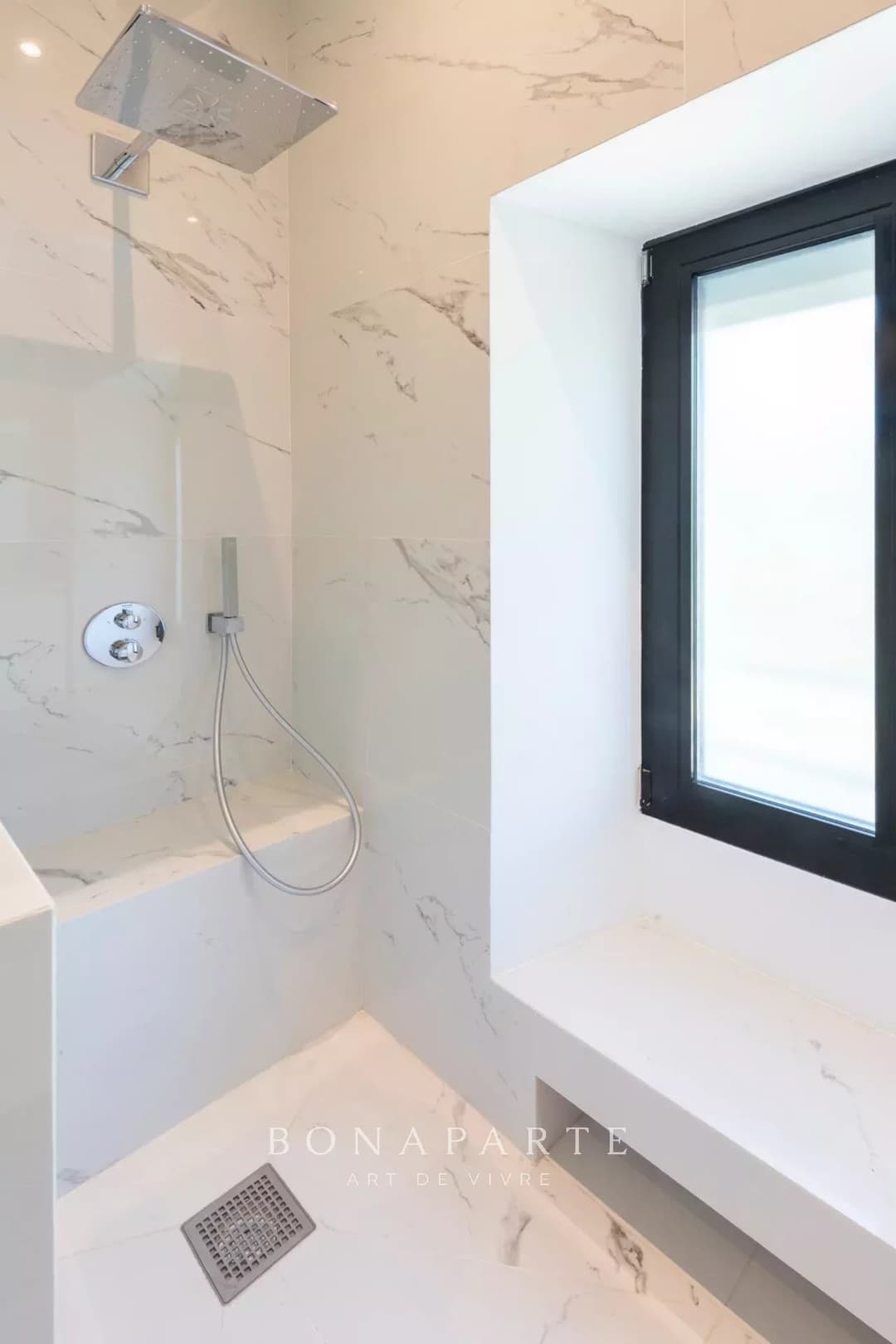 Superbe appartement rénové avec vue mer panoramique – Sainte-Maxime centre - Photo 8