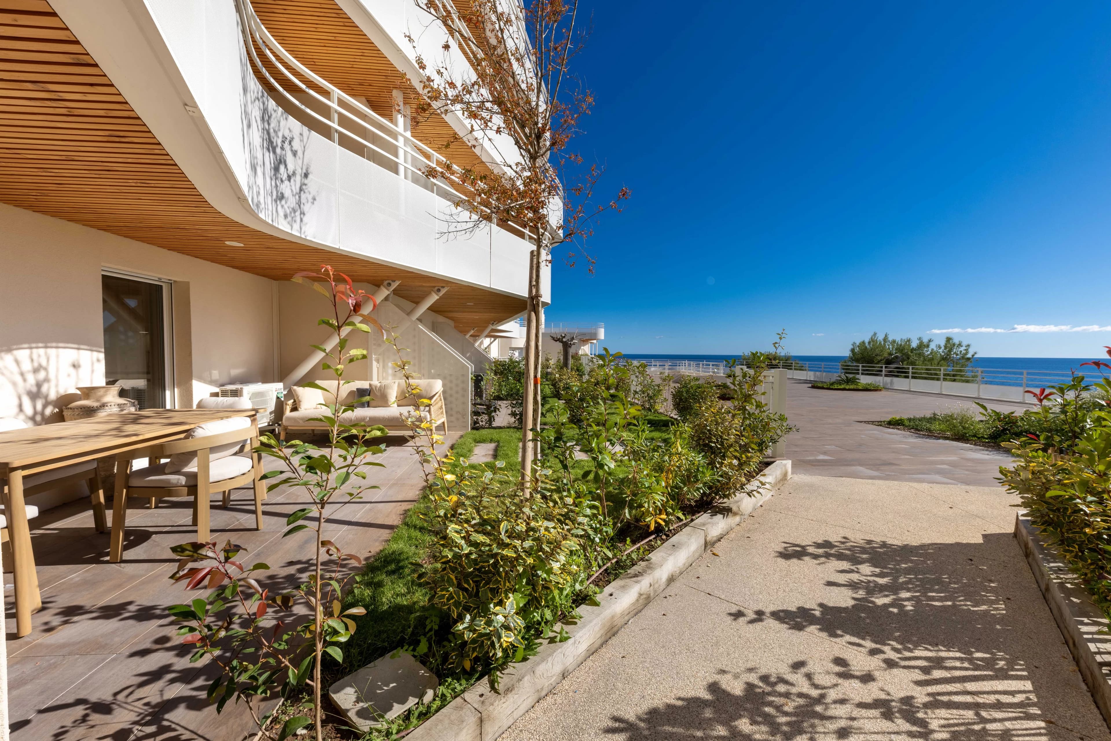 VUE MER PANORAMIQUE : Duplex d’exception de 60 m² pieds dans l’eau avec jardin privatif de 36 m² - Photo 13