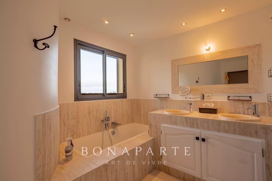 AIX-EN-PROVENCE - VILLA DE 225M² HABITABLES AVEC PISCINE ET PARC D'UN HECTARE - DPE A - Photo 9