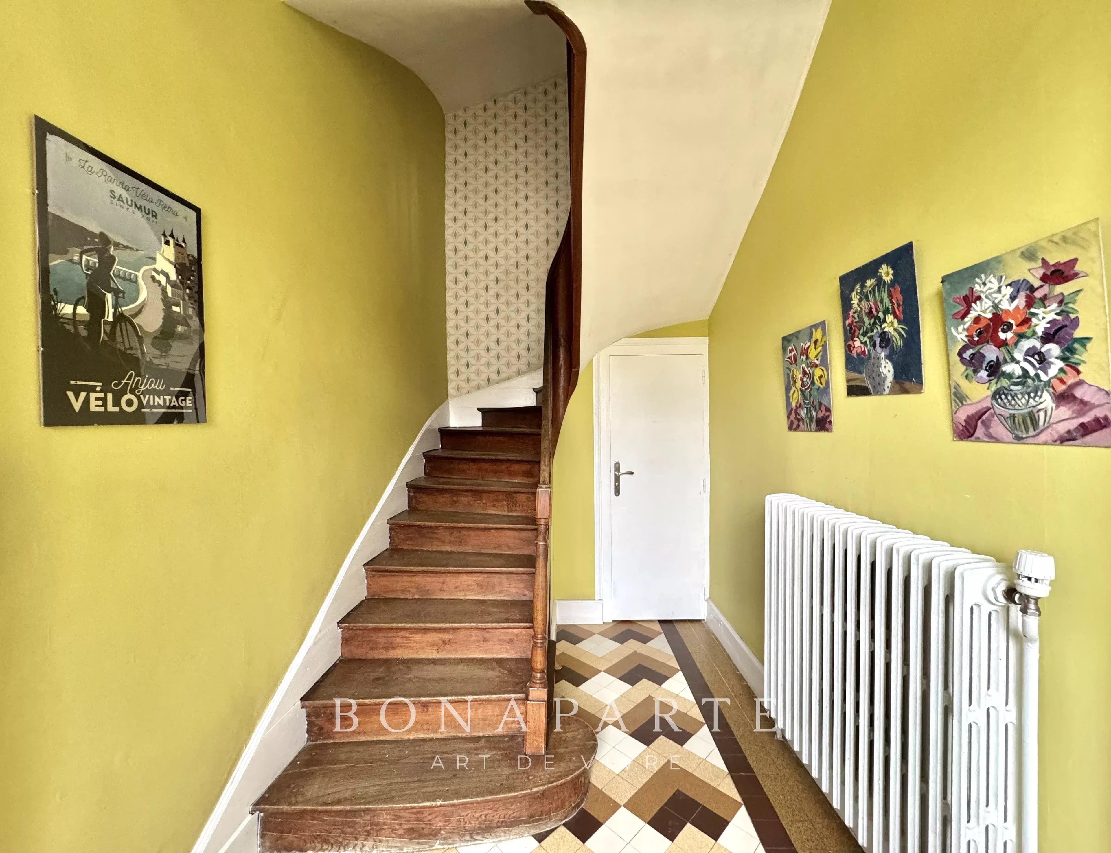 Chacé - Maison de caractère en tuffeau – Terrain d’environ 3 000 m² – Dépendances - Photo 10