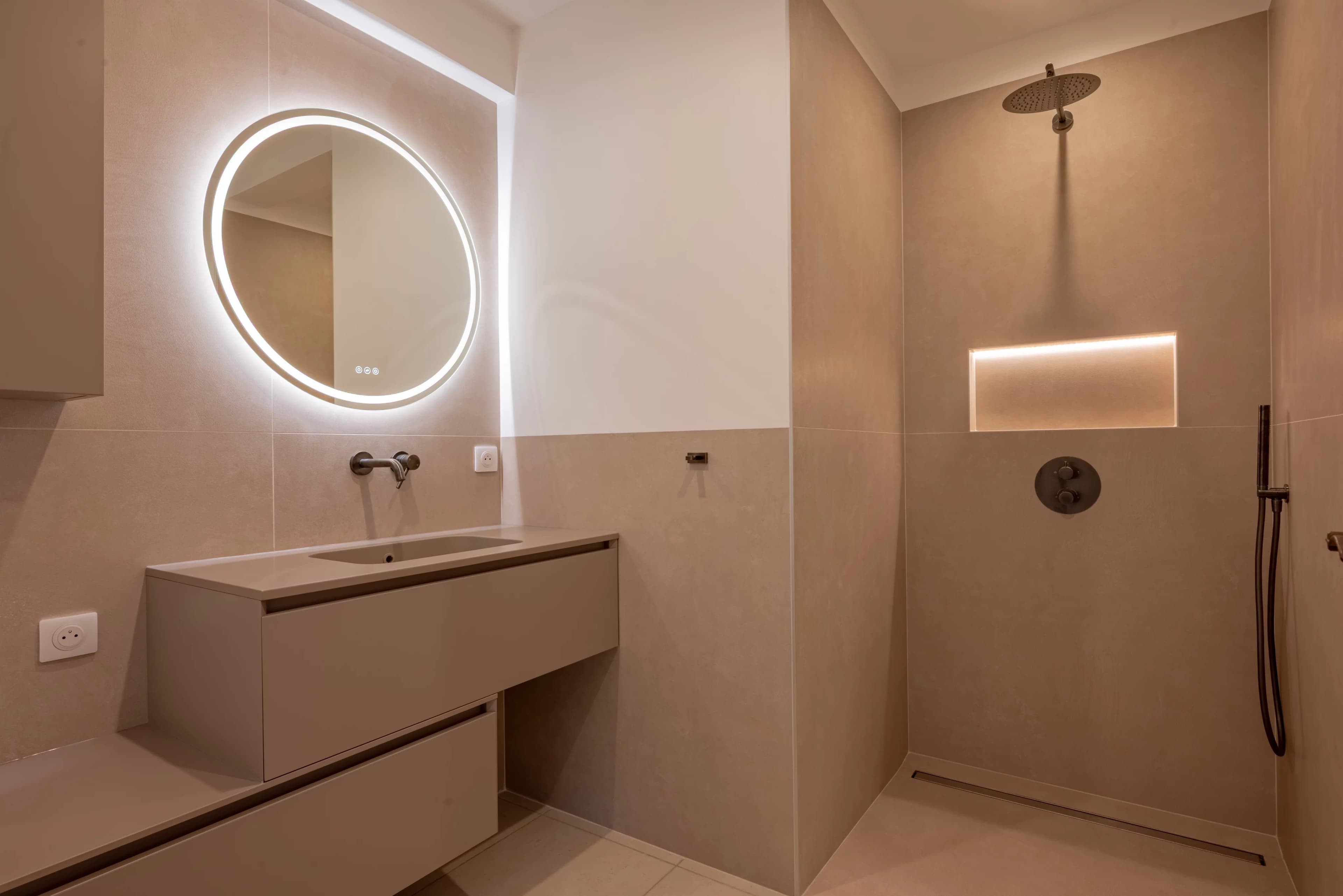 AIX-EN-PROVENCE - VILLA DE 225M² HABITABLES AVEC PISCINE ET PARC D'UN HECTARE - DPE A - Photo 7