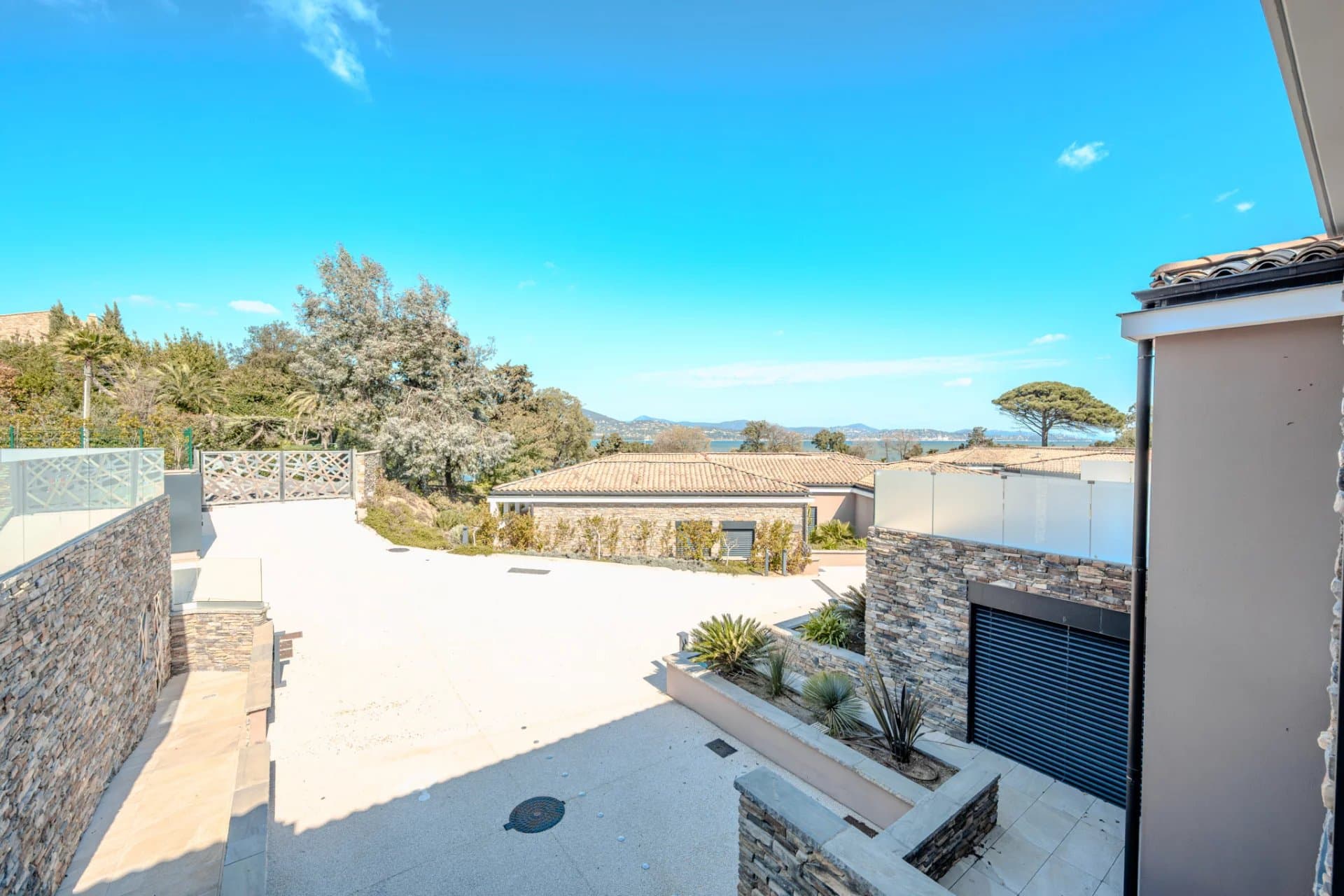 EXCLUSIVITE : Magnifique "villa appartement" en duplex avec très belle vue mer - Photo 37