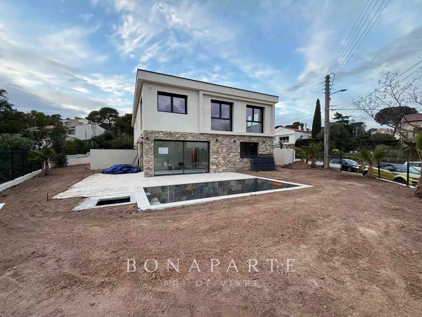 SAINT-RAPHAËL – VILLA CONTEMPORAINE NEUVE - AVEC PISCINE