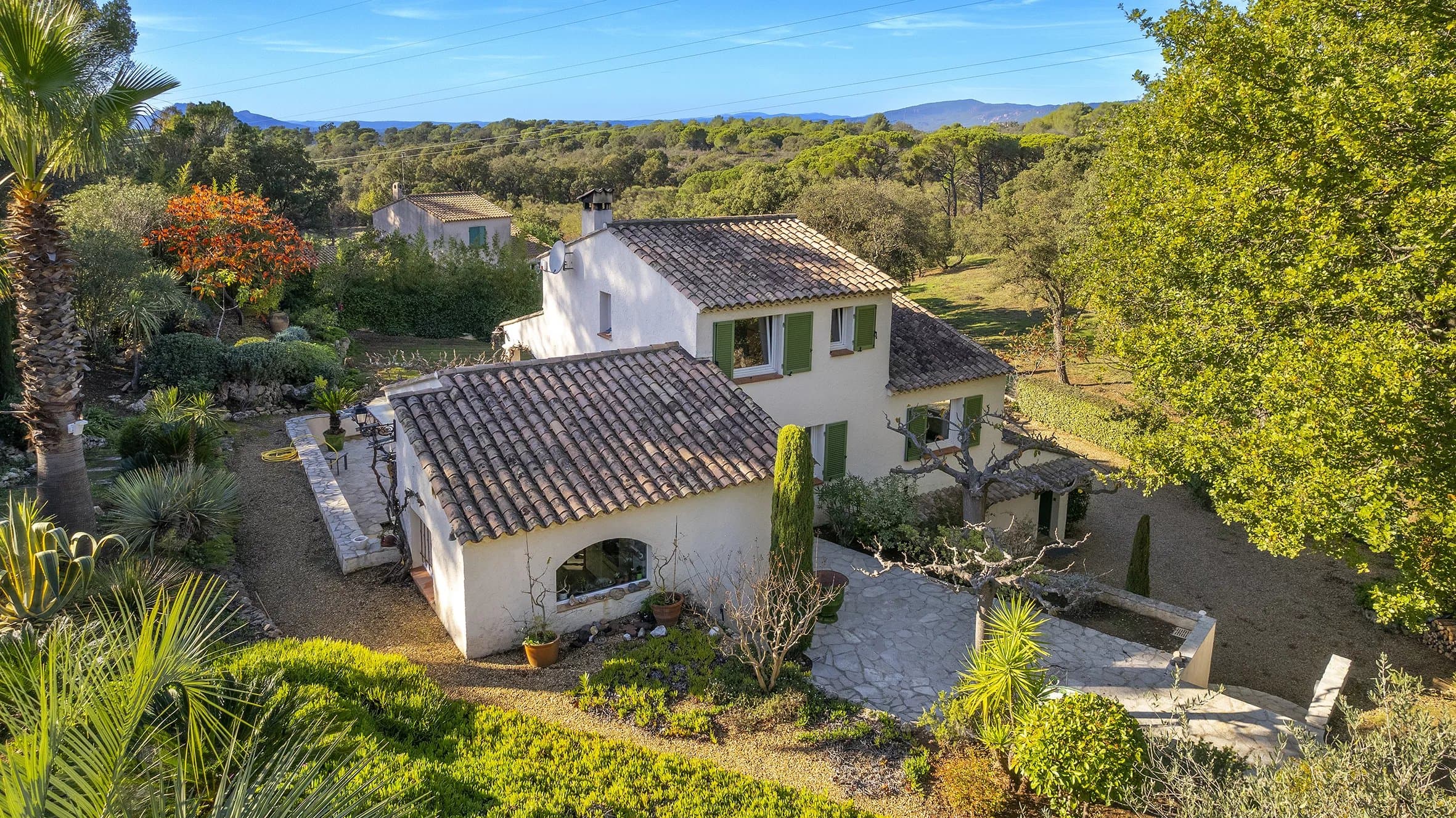 SUPERBE MAISON PROVENÇALE DE 155M² AVEC 4 CHAMBRES DONT UN T2 ATTENANT - Photo 3