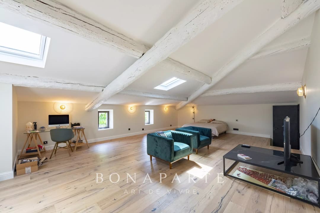 RARE : Superbe propriété en pierre d'une surface totale de plus de 450 m² entièrement rénovée - Photo 17