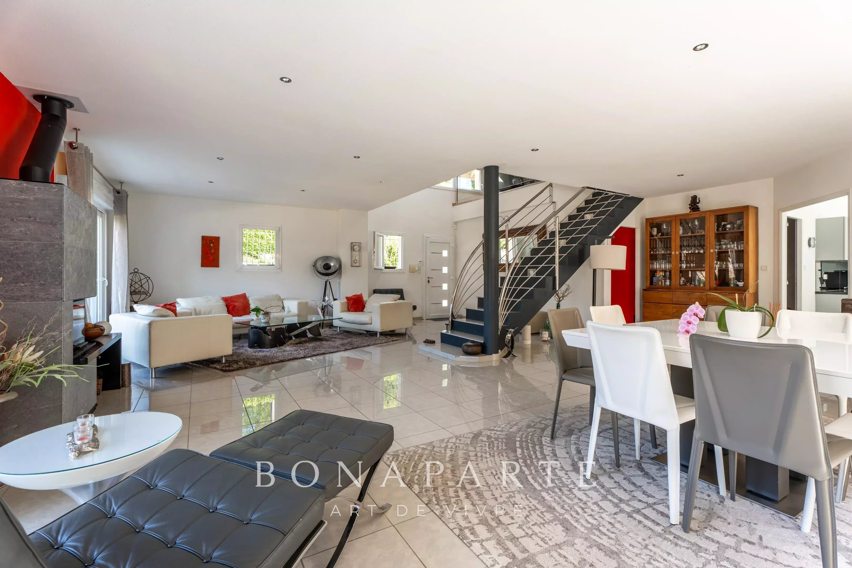VEIGY-FONCENEX | BELLE MAISON FAMILIALE DE 261m²| A DEUX PAS DE LA FRONTIERE SUISSE - Photo 6
