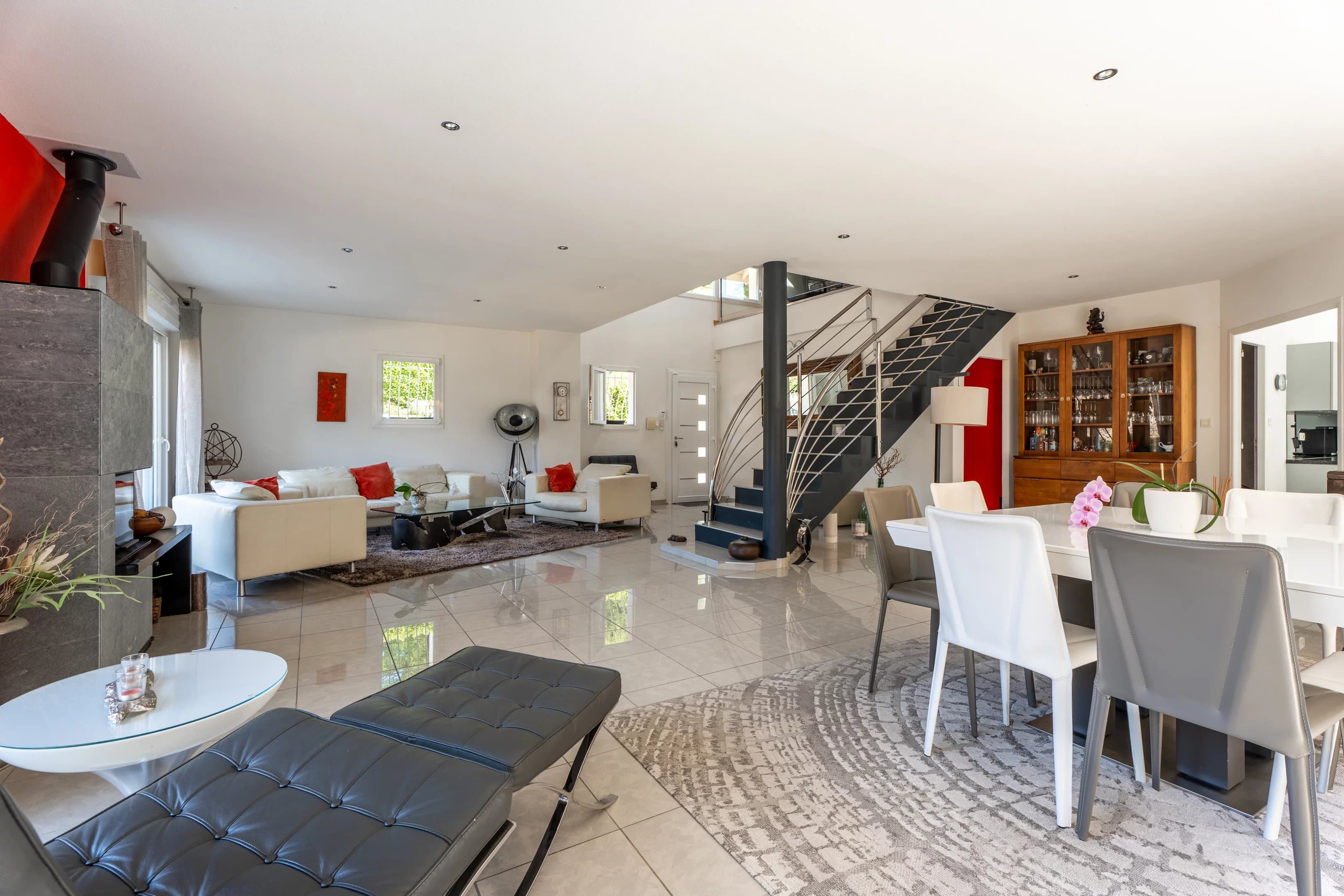 VEIGY-FONCENEX | BELLE MAISON FAMILIALE DE 261m²| A DEUX PAS DE LA FRONTIERE SUISSE - Photo 6
