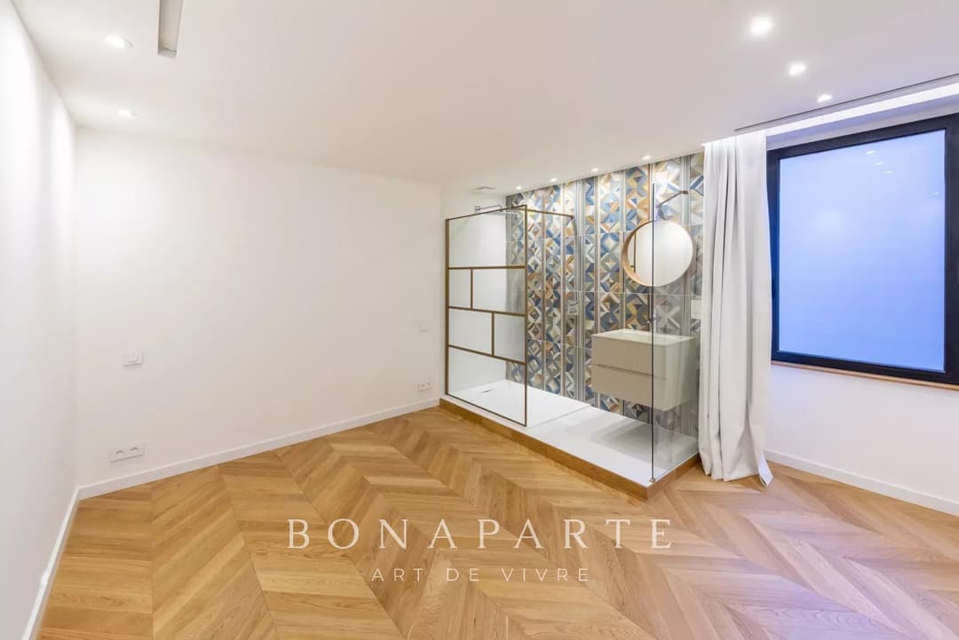 Magnifique cachet pour cet appartement T3 de 107m² situé en plein centre-ville à moins de 50m de la mer - Photo 17