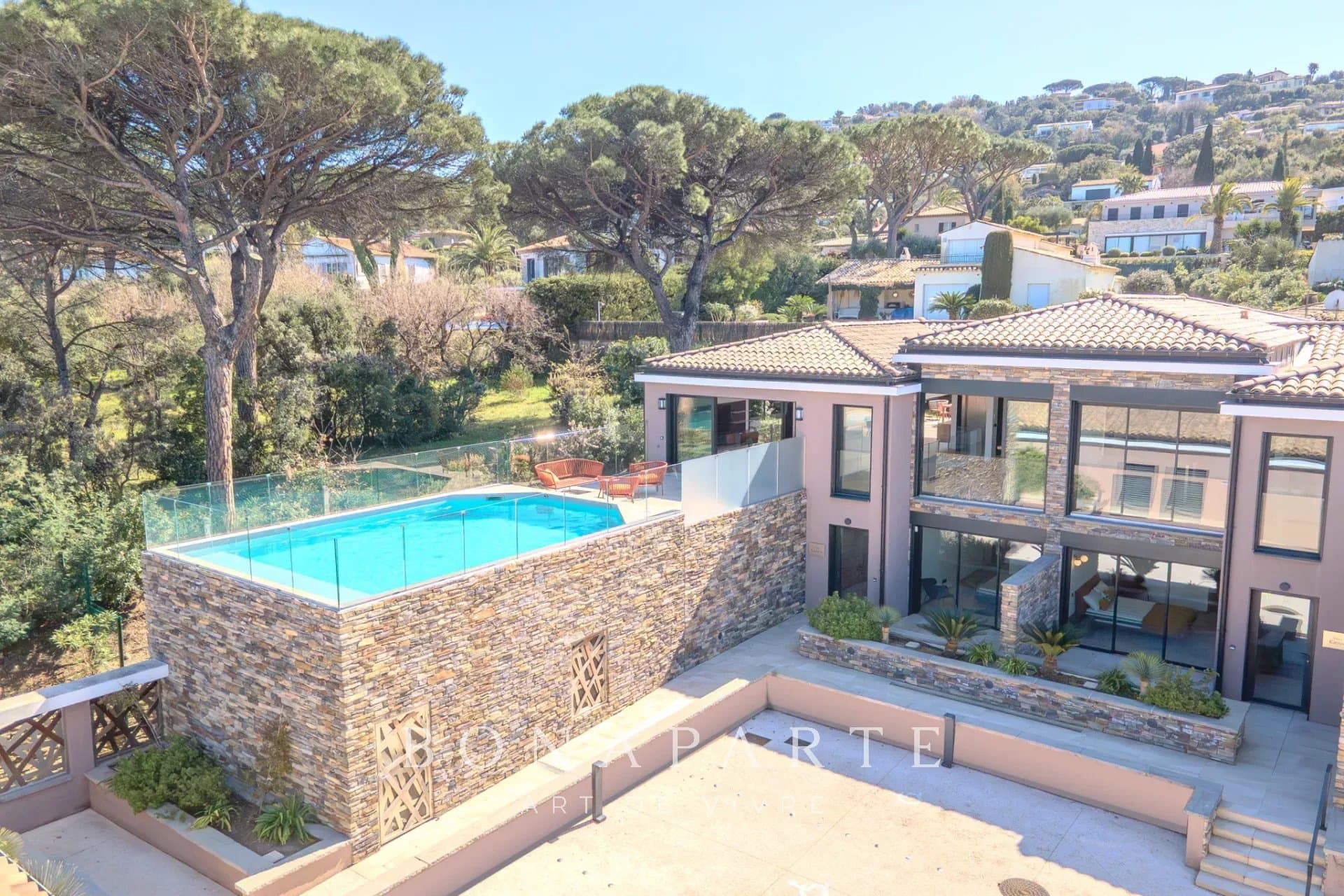 GASSIN - SAINT-TROPEZ Exclusivité : Magnifique villa-appartement en duplex avec très belle vue mer - Photo 14
