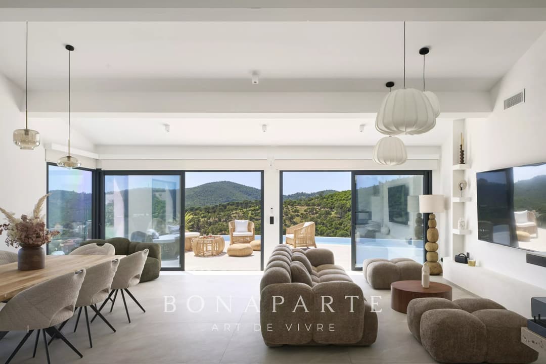 LES ISSAMBRES : Villa contemporaine d’exception – 257 m² habitables – Vue mer panoramique - Photo 5