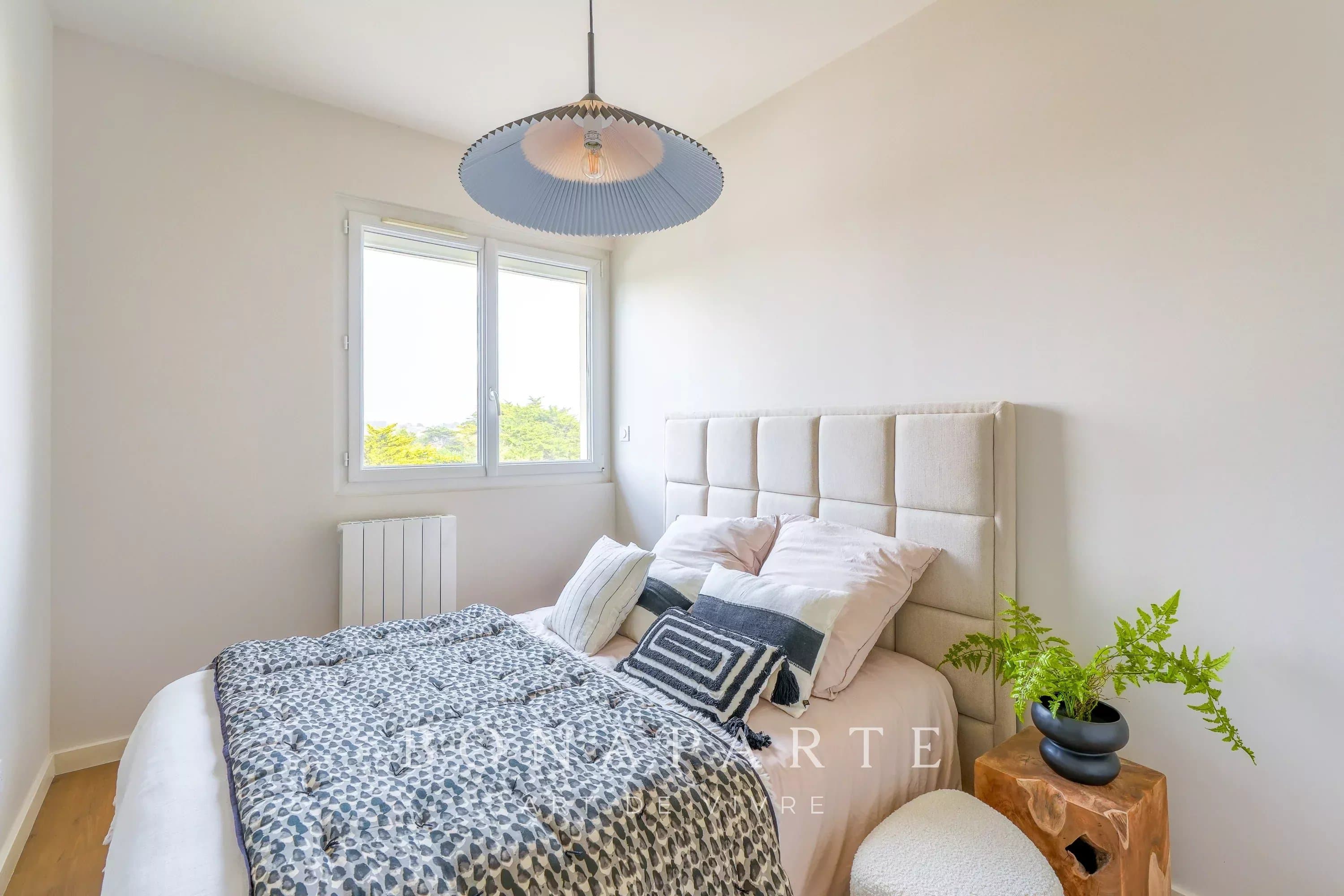 FACE MER/ DERNIER ETAGE/ 3 CHAMBRES/ TERRASSE/ PARKINGS - Photo 12
