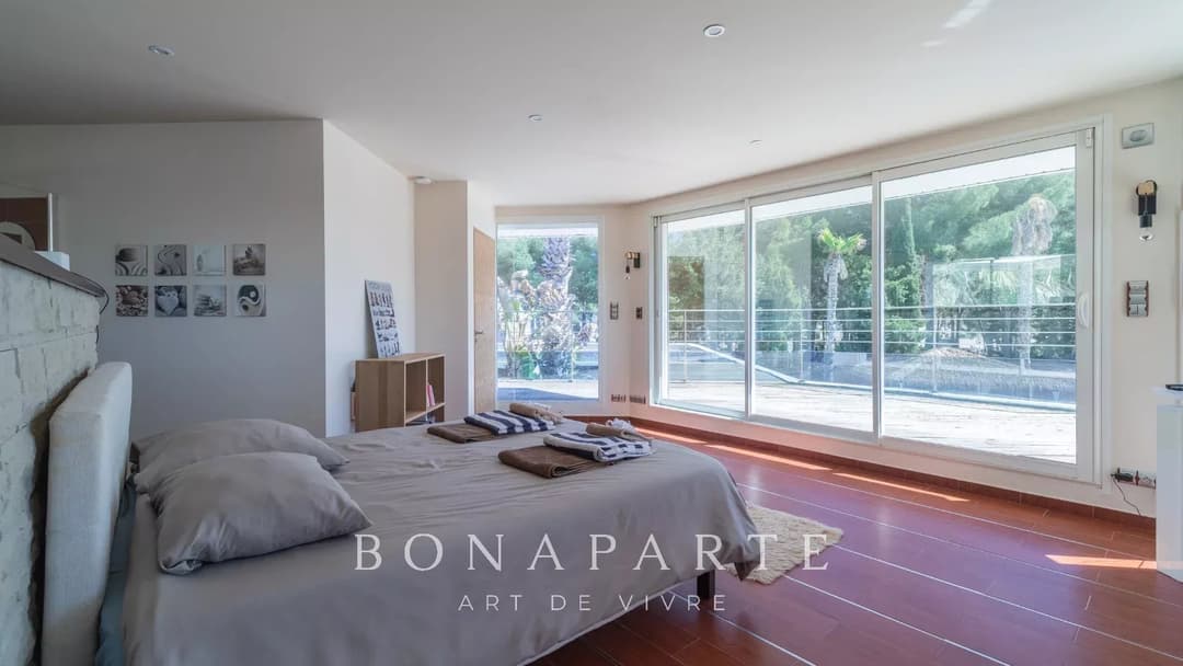 Villa contemporaine d’exception à quelques pas de la mer – Élégance, volumes et art de vivre méditerranéen - Photo 9