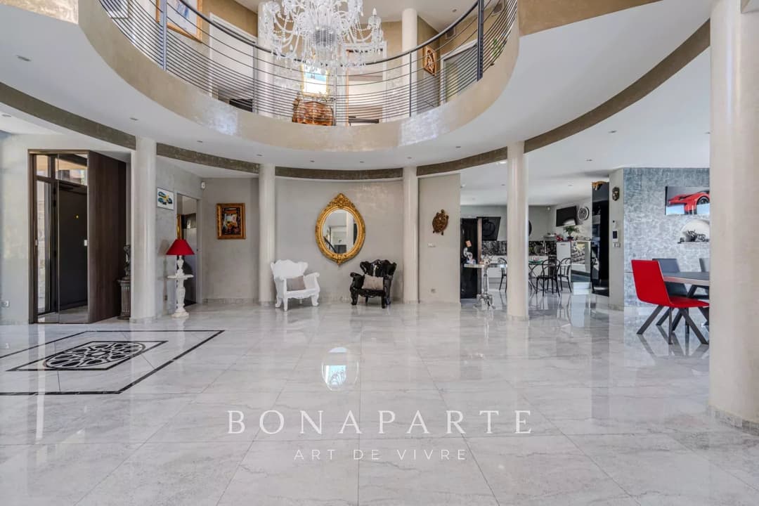 NÎMES - VILLA CONTEMPORAINE AVEC PISCINE ET GRAND GARAGE - Photo 8