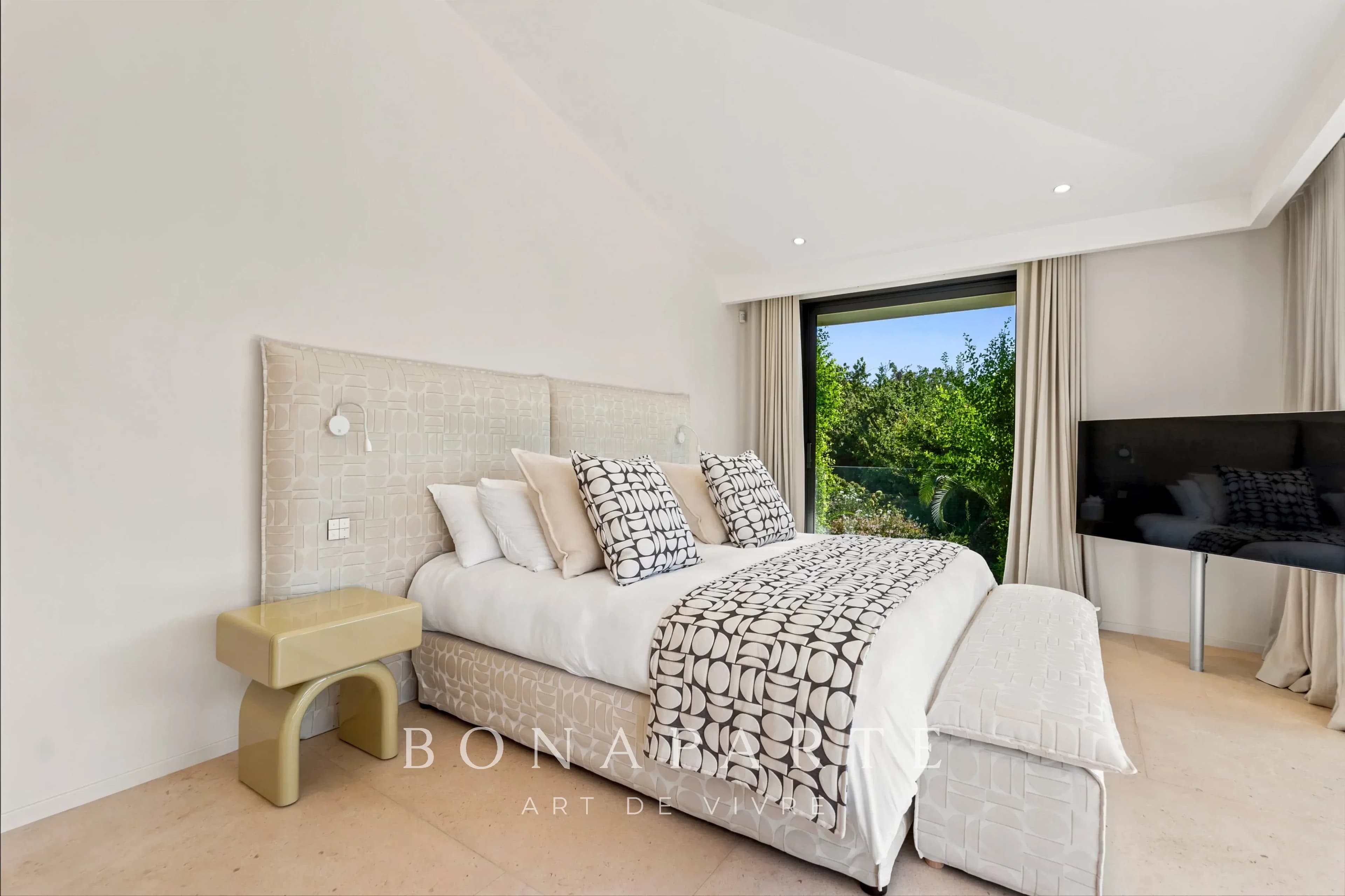 SAINT-TROPEZ – VILLA CONTEMPORAINE D’EXCEPTION - Photo 18