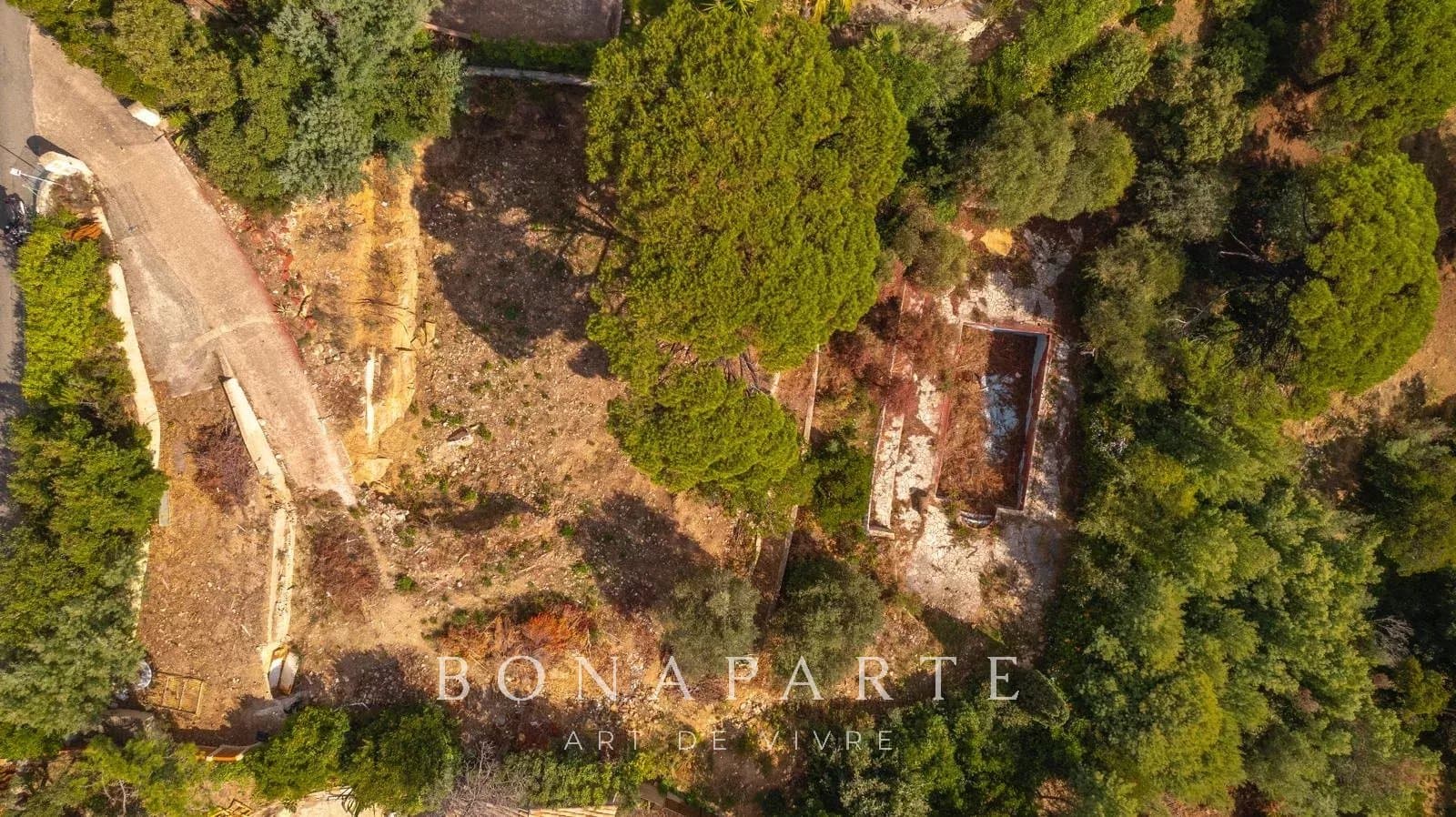 LES ISSAMBRES - TERRAIN DE 1920 M² VIABILISE – VUE MER - Photo 3