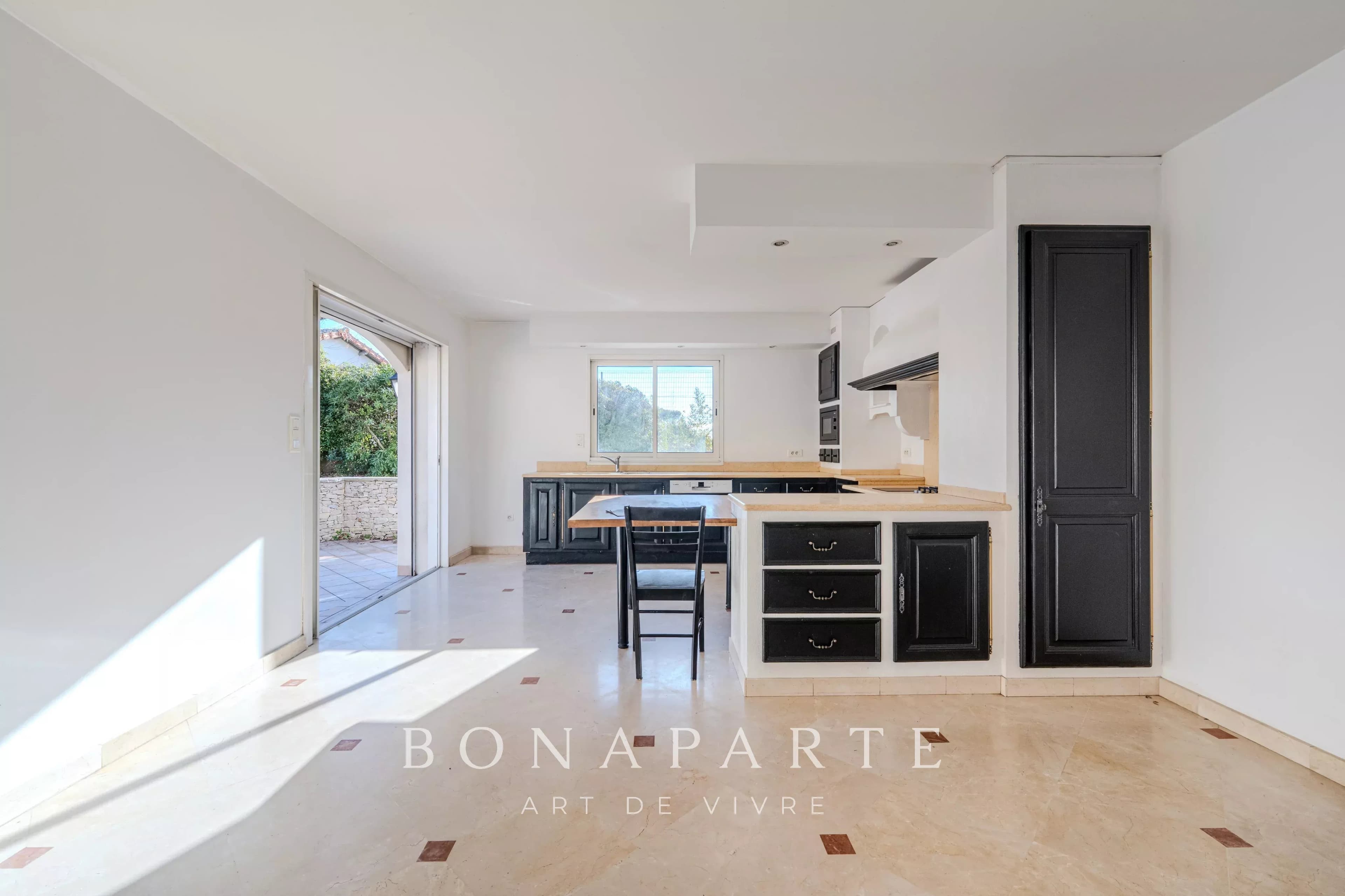 RUE MENARD / NIMES - MAISON DE 240M² - ADRESSE EMBLEMATIQUE - Photo 7