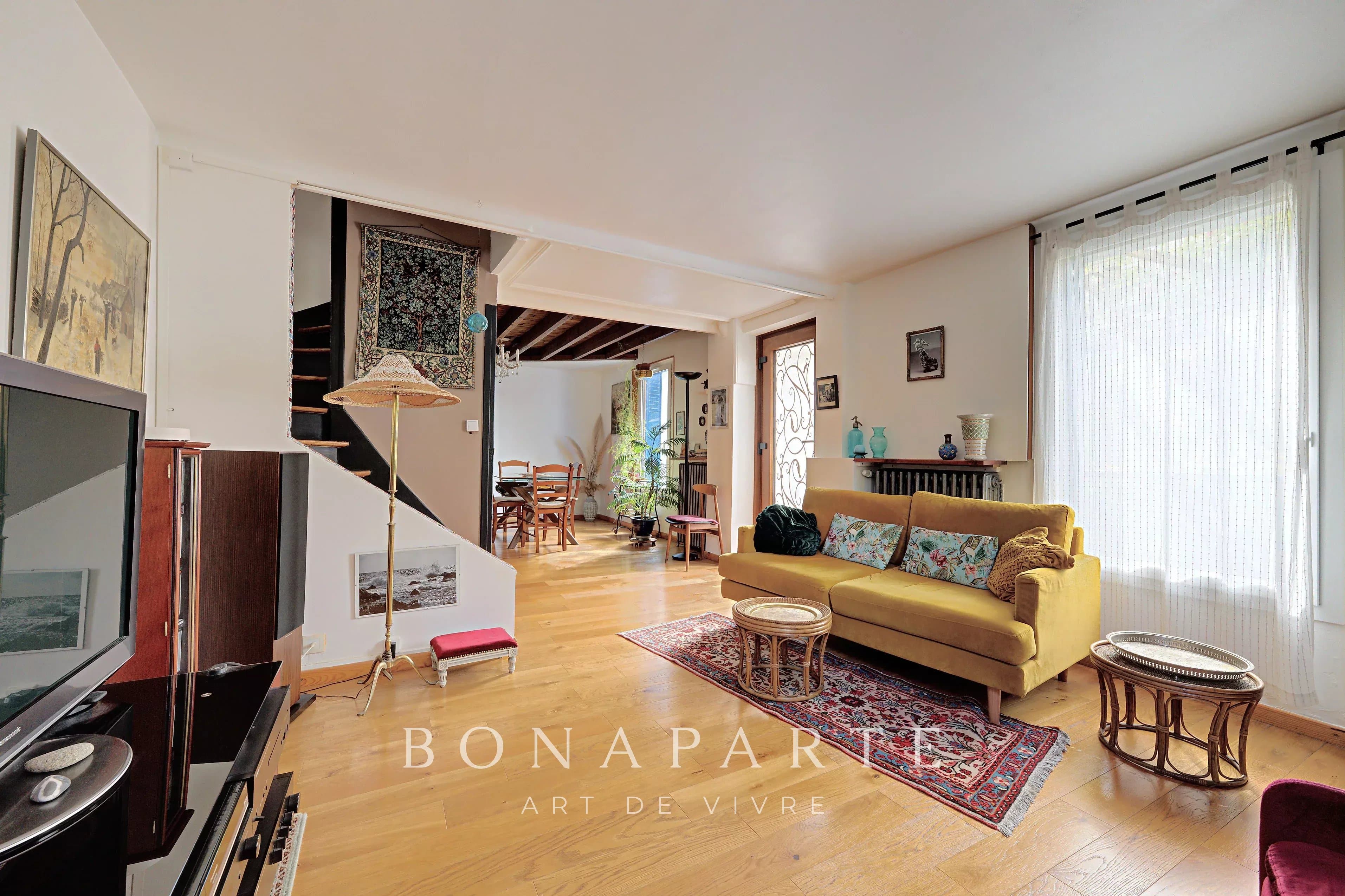 MAISON DE 6 PIECES AVEC STUDIO INDÉPENDANT PROCHE TRANSPORTS (5 MIN À PIED) - Photo 1