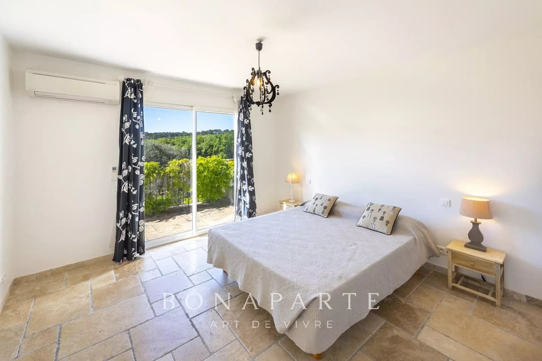 Villa de maçon, traditionnelle, de 230m² habitables, sur un terrain de 4297m² + piscine - Photo 7