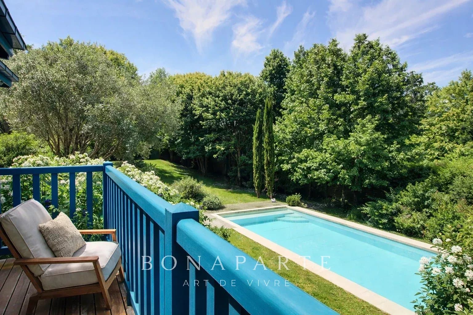 ARCANGUES - PROPERTY WITH SWIMMING POOL - FACING THE GOLF COURSE