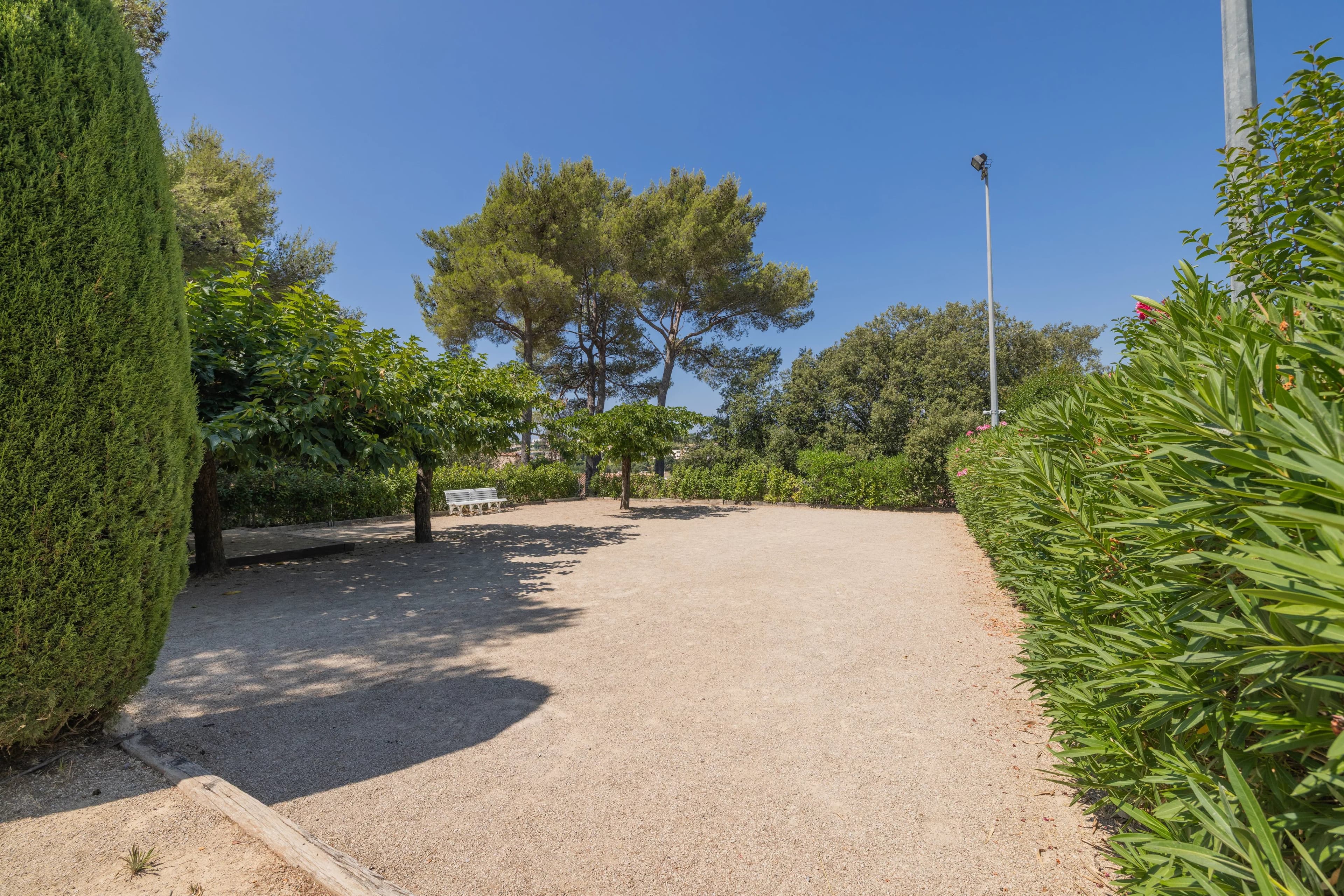 HAUTS DE VAUGRENIER – VILLA CONTEMPORAINE D'EXCEPTION - Photo 19