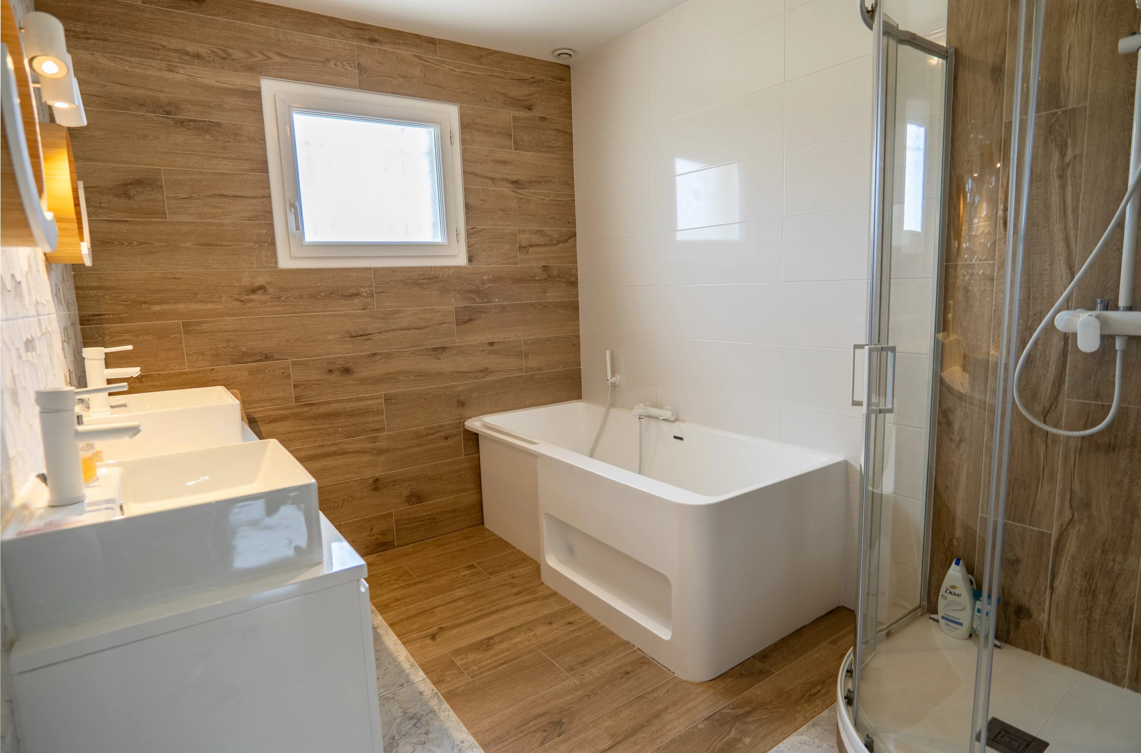 MONTARDON - Maison familiale rénovée avec piscine et vue dégagée - Photo 13